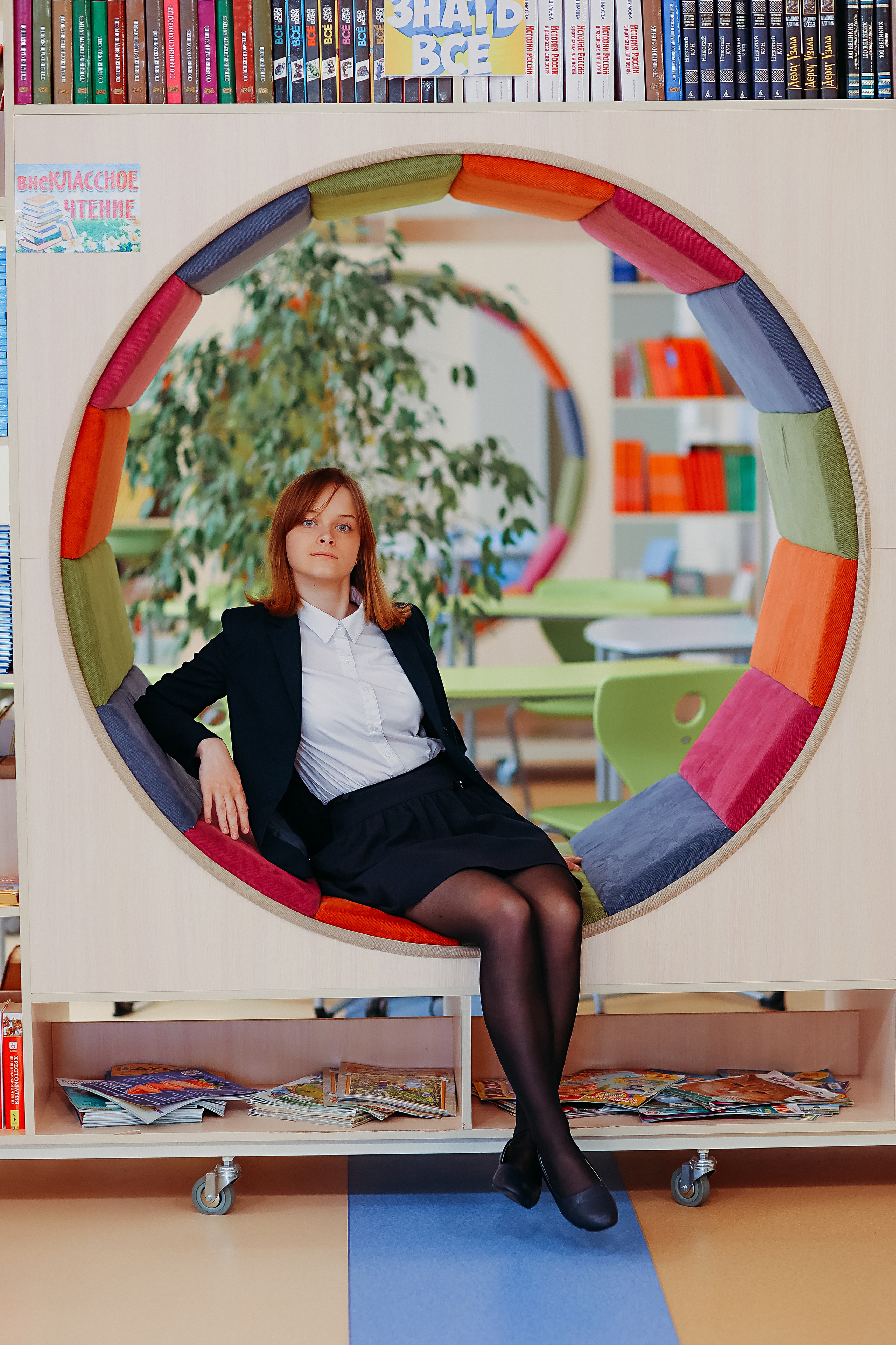 8 класс в библиотеке. Семейный фотограф Тюмень, фотограф на роды Салмина Мария