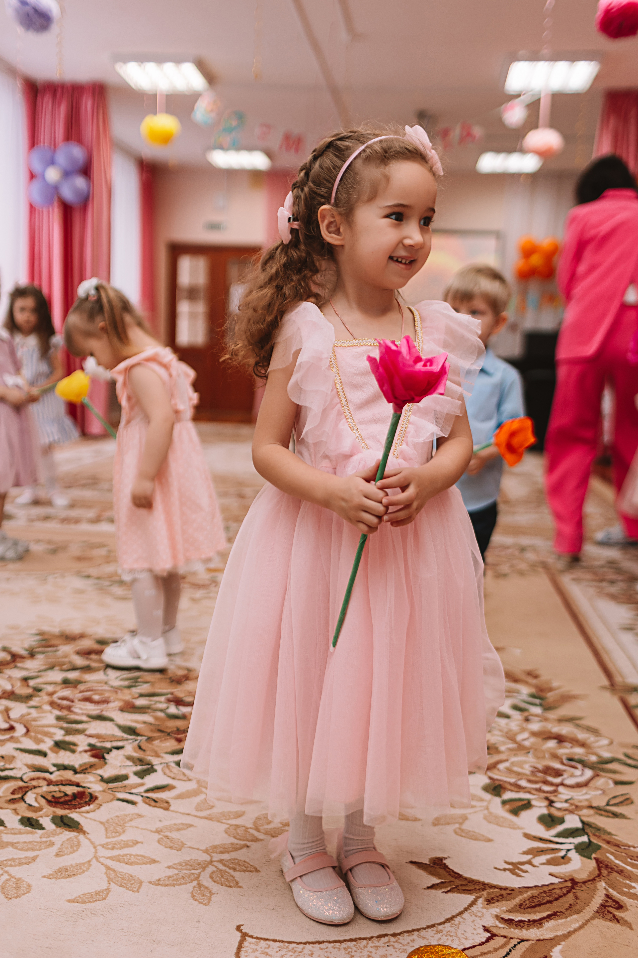 Утренник садик. Семейный фотограф Тюмень, фотограф на роды Салмина Мария