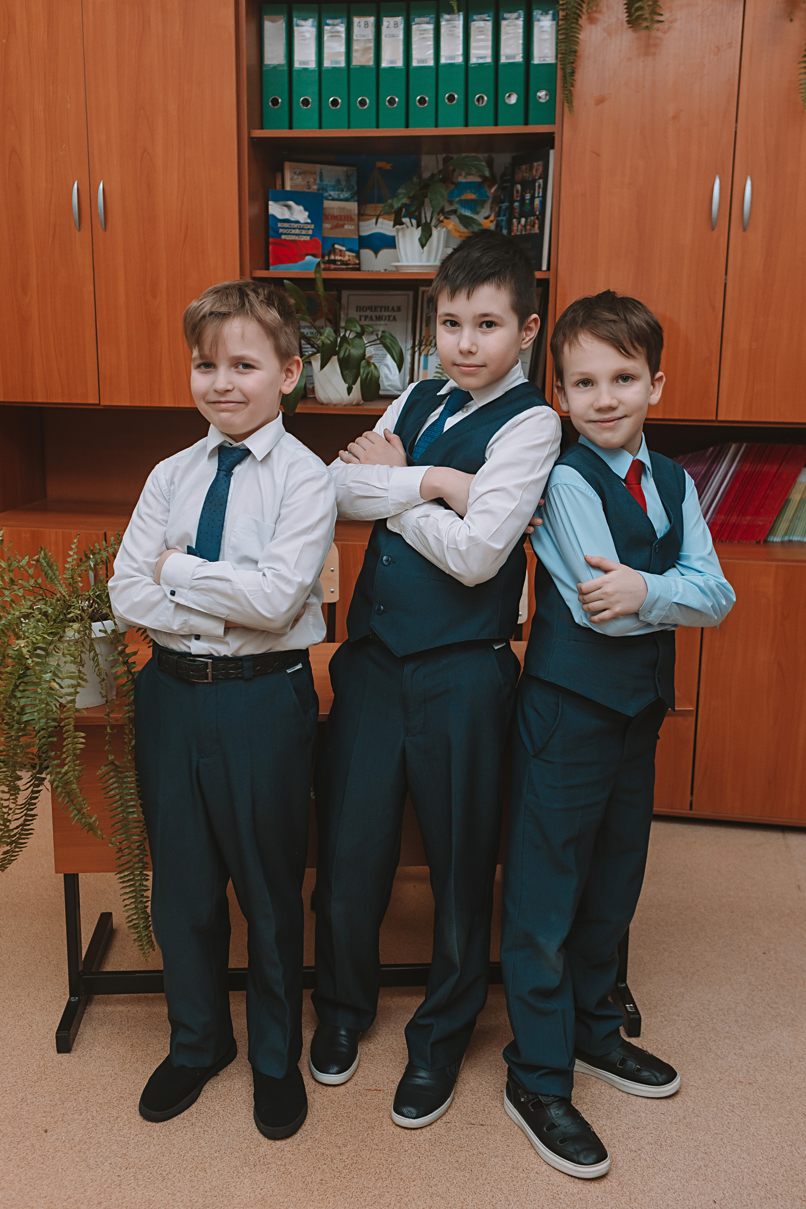 2 класс в школе. Семейный фотограф Тюмень, фотограф на роды Салмина Мария