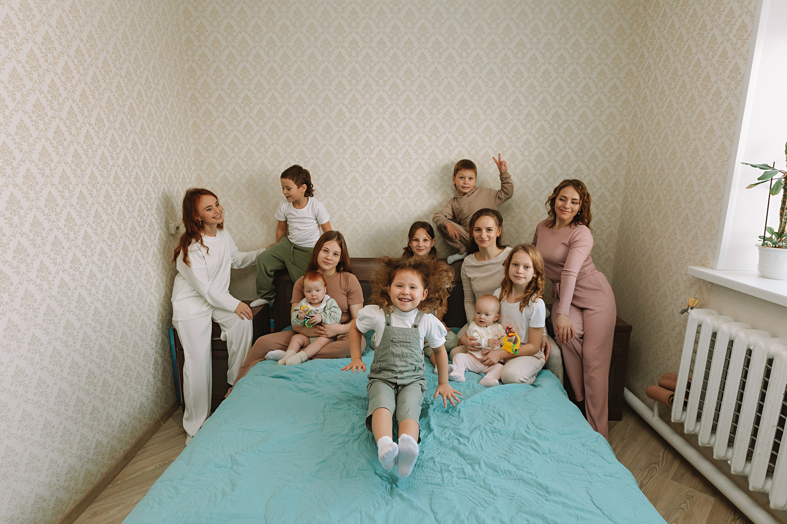 Большая семья (17 человек в частном доме, 2 часа). Семейный фотограф Тюмень, фотограф на роды Салмина Мария