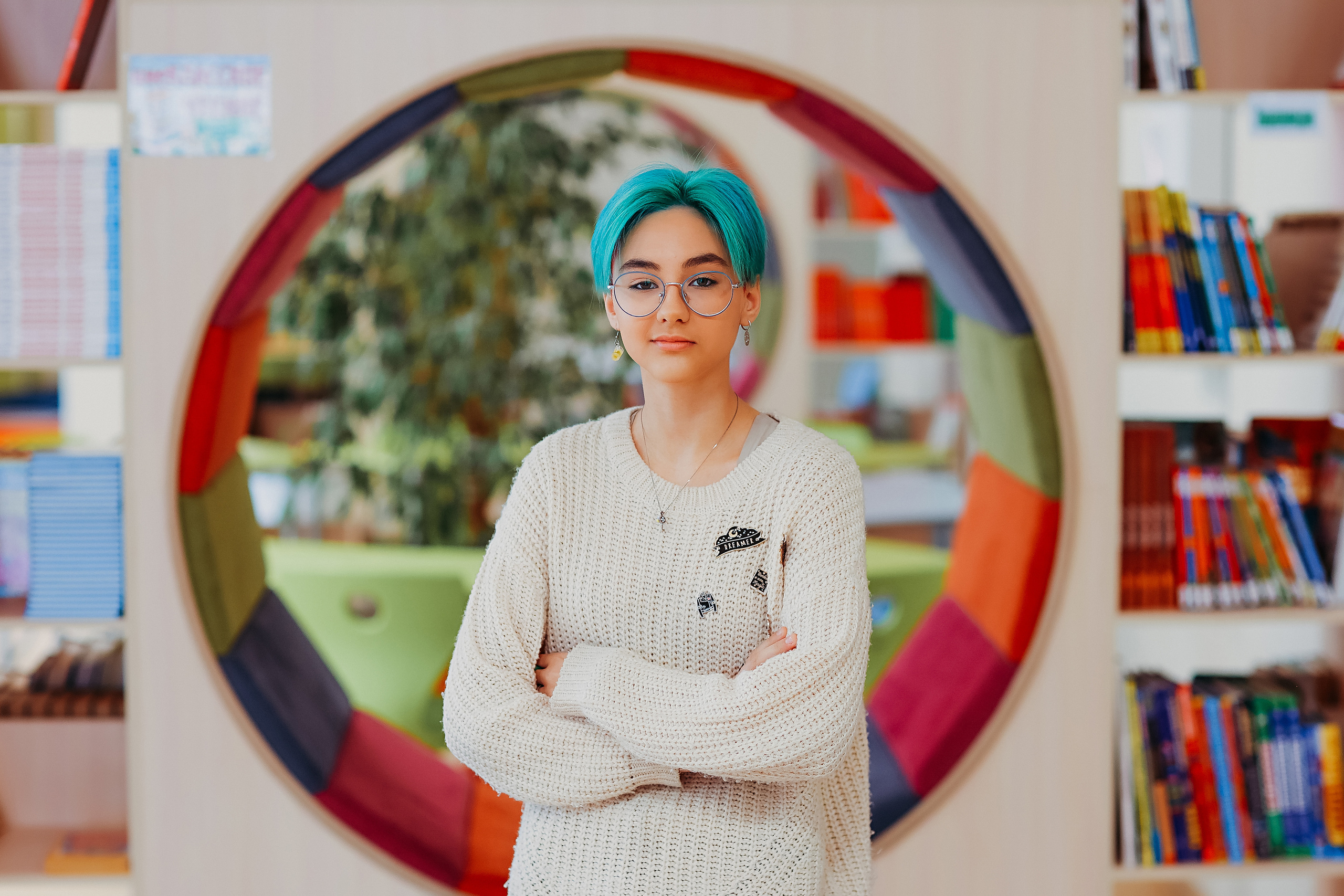 8 класс в библиотеке. Семейный фотограф Тюмень, фотограф на роды Салмина Мария