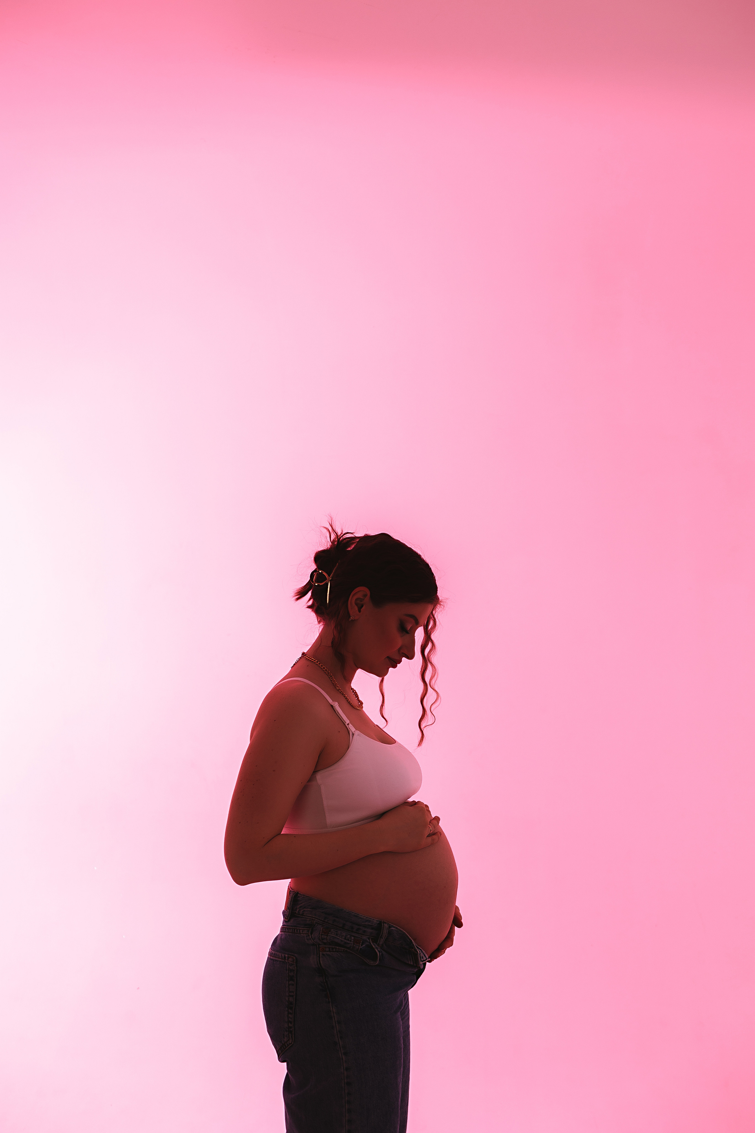 Беременность (фататум, циклорама и зал). Семейный фотограф Тюмень, фотограф на роды Салмина Мария