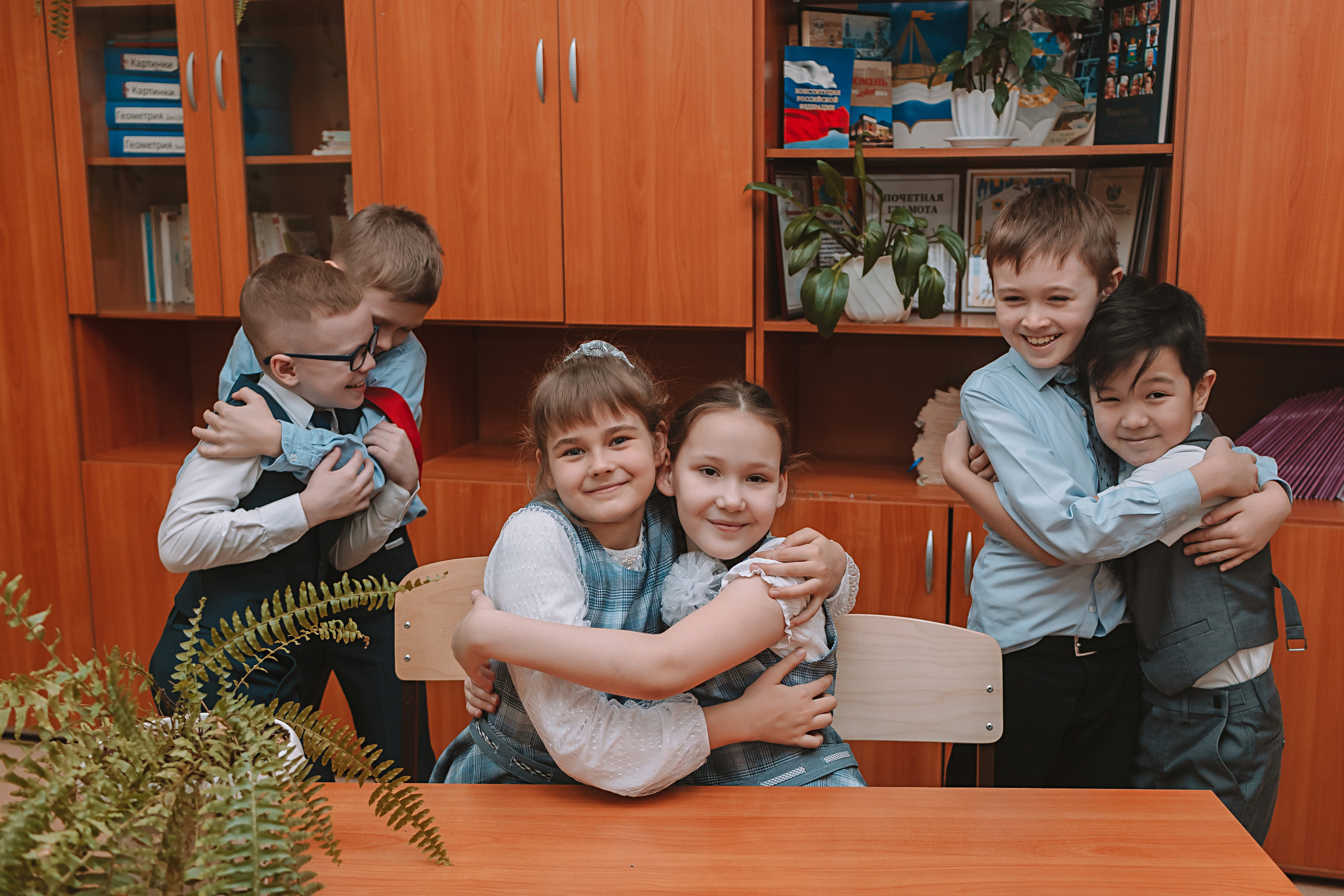 2 класс в школе. Семейный фотограф Тюмень, фотограф на роды Салмина Мария