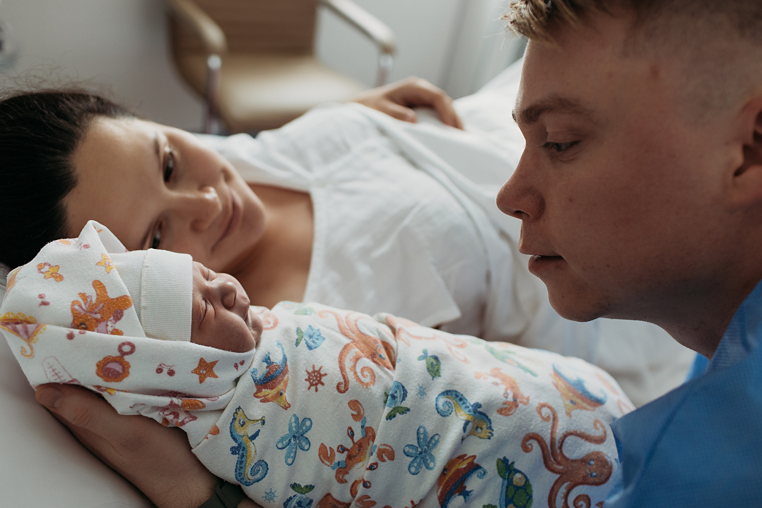 Мать и Дитя. Семейный фотограф Тюмень, фотограф на роды Салмина Мария