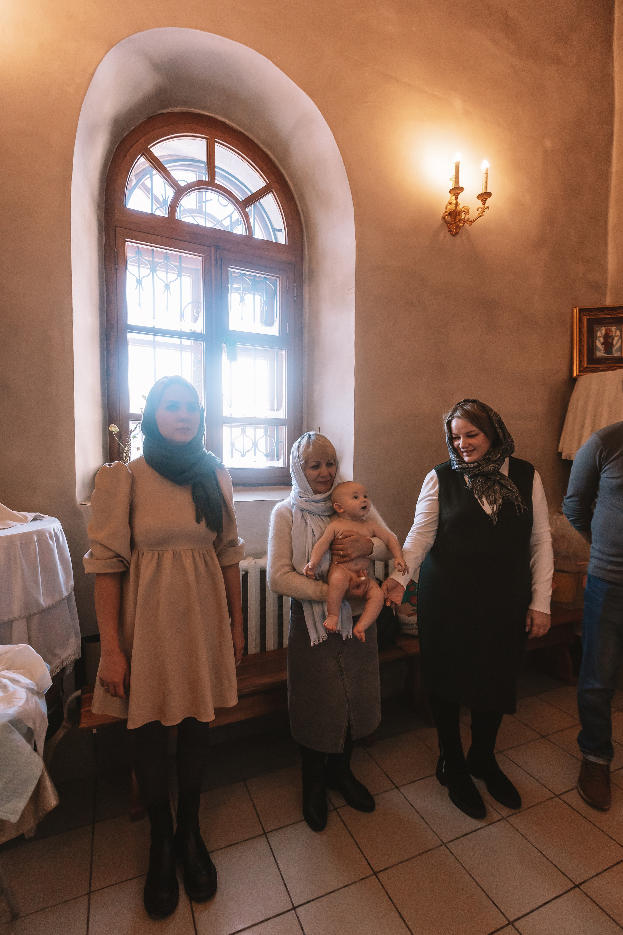 Крещение семакова. Семейный фотограф Тюмень, фотограф на роды Салмина Мария