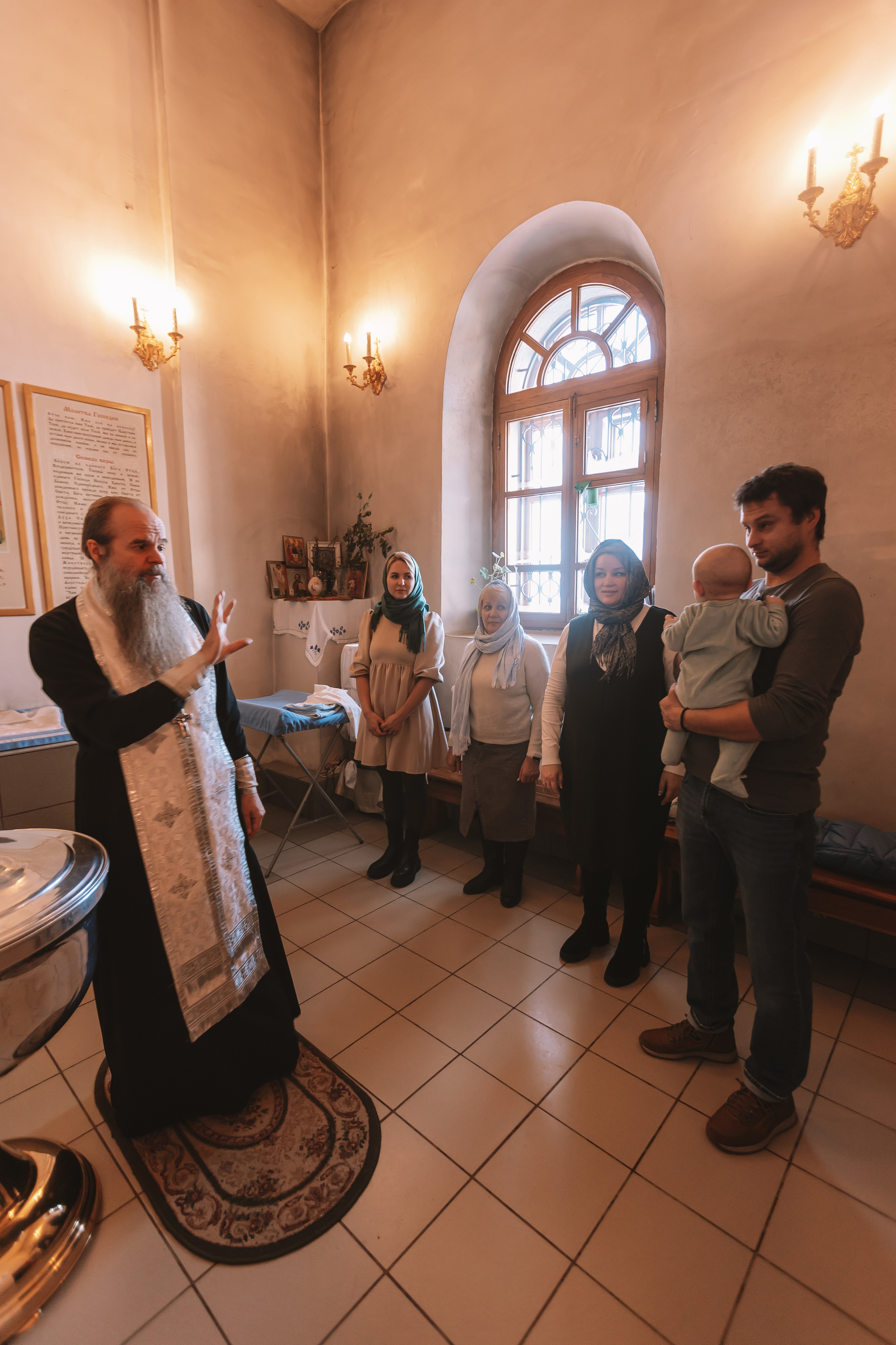 Крещение семакова. Семейный фотограф Тюмень, фотограф на роды Салмина Мария