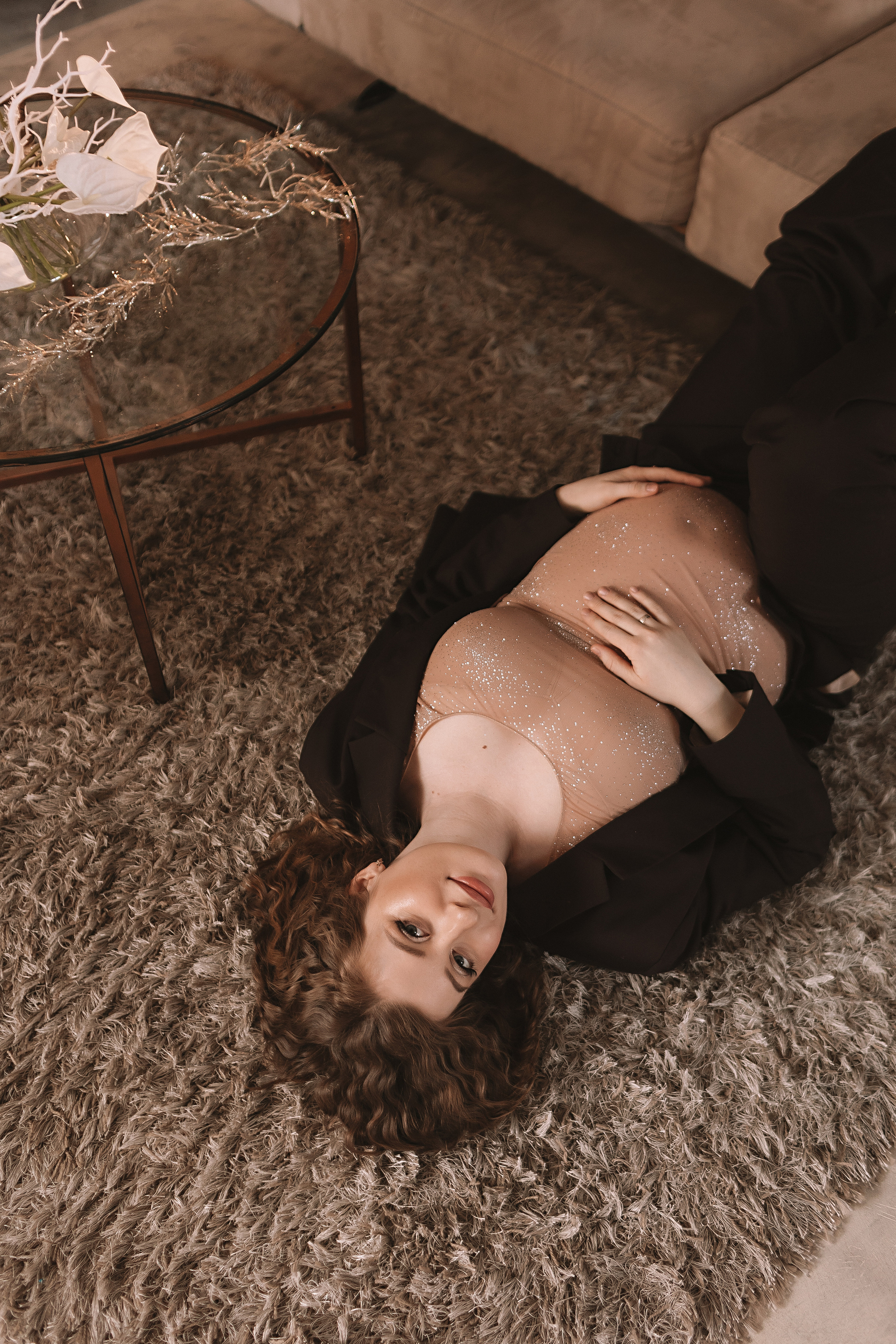 Беременность (фататум, циклорама и зал). Семейный фотограф Тюмень, фотограф на роды Салмина Мария