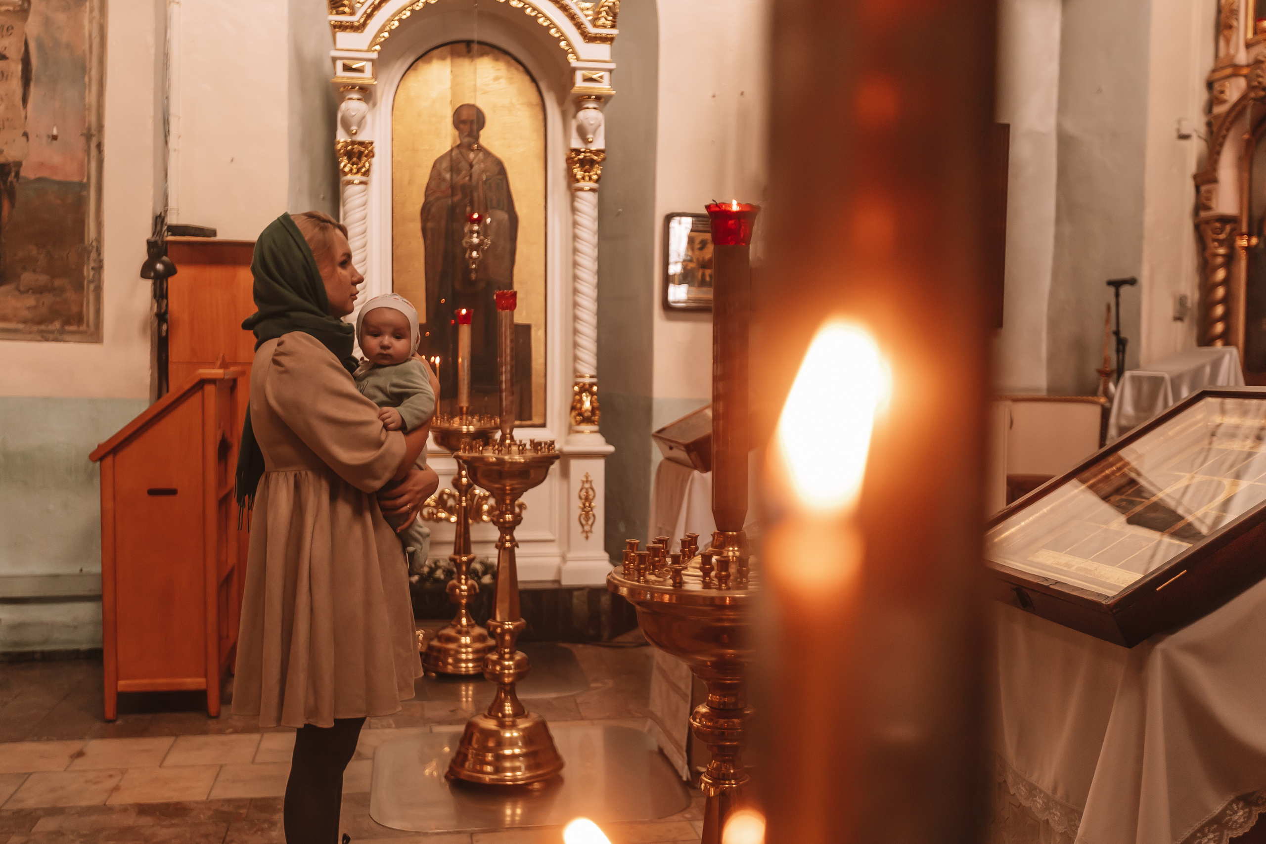 Крещение семакова. Семейный фотограф Тюмень, фотограф на роды Салмина Мария