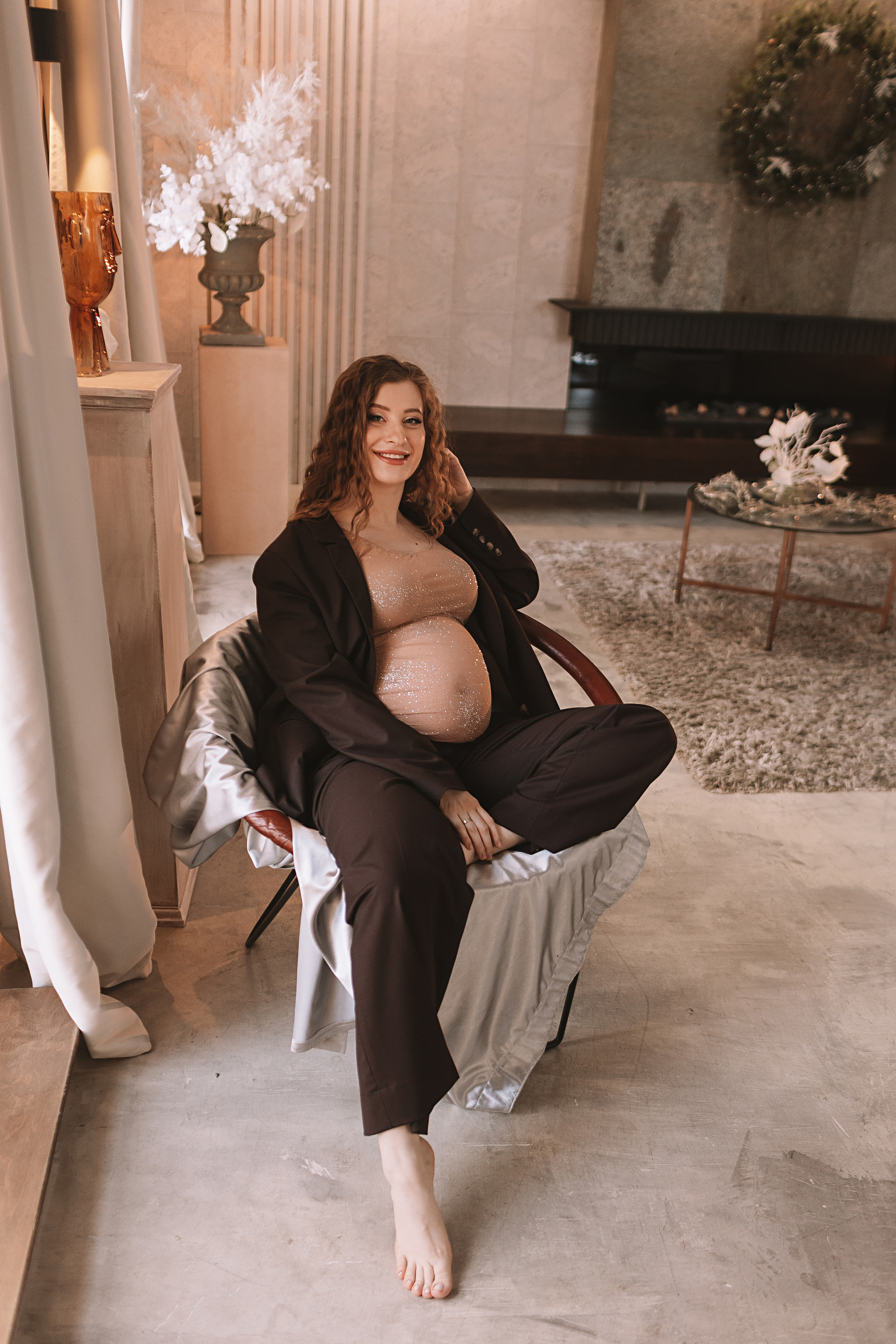 Беременность (фататум, циклорама и зал). Семейный фотограф Тюмень, фотограф на роды Салмина Мария