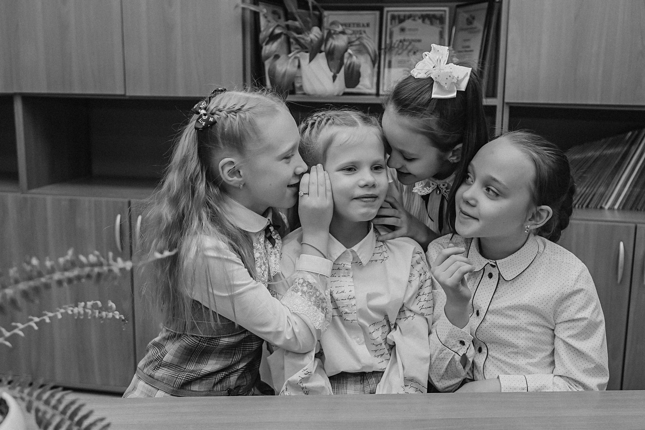 2 класс в школе. Семейный фотограф Тюмень, фотограф на роды Салмина Мария