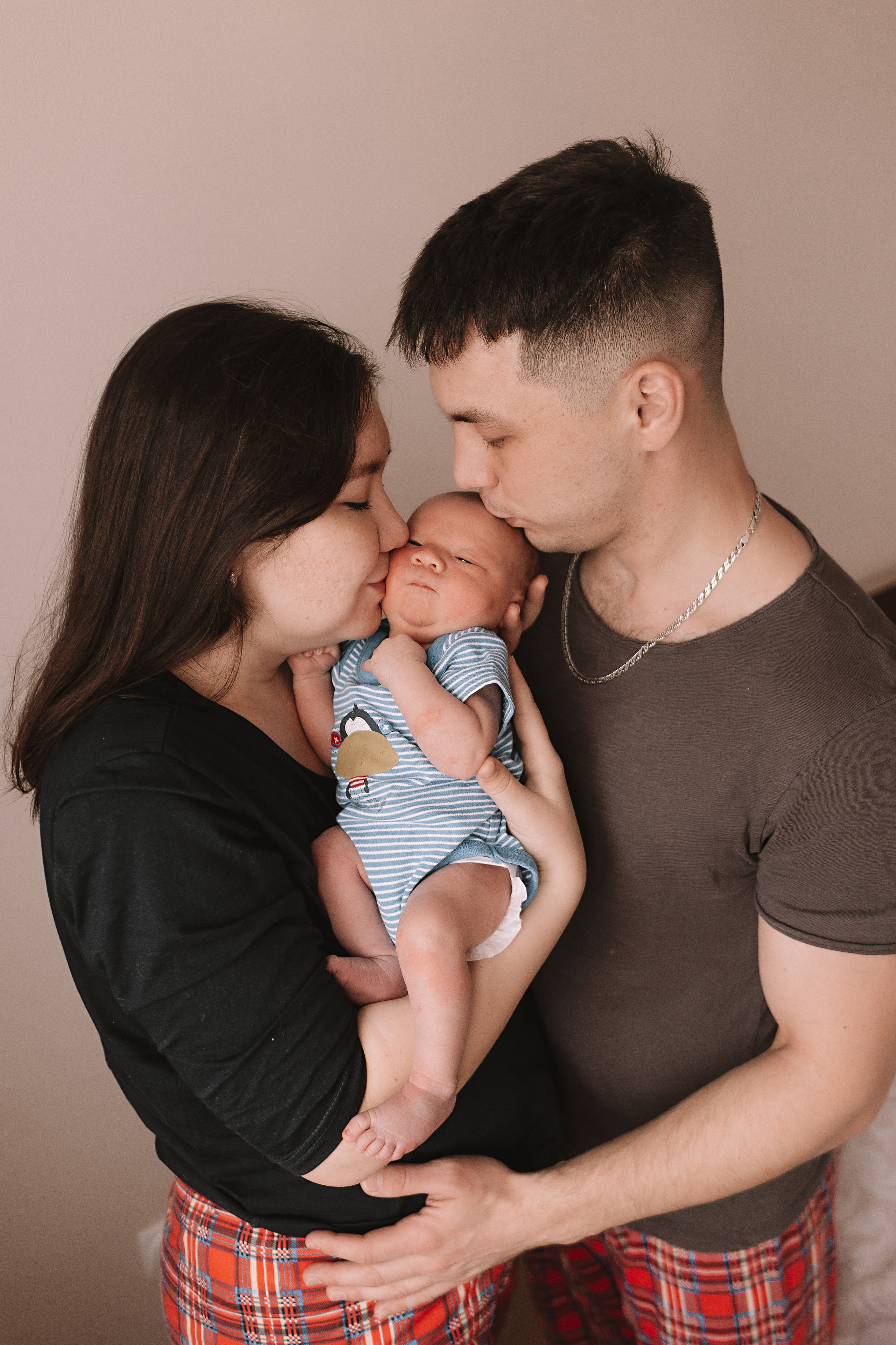 Руслан. Семейный фотограф Тюмень, фотограф на роды Салмина Мария