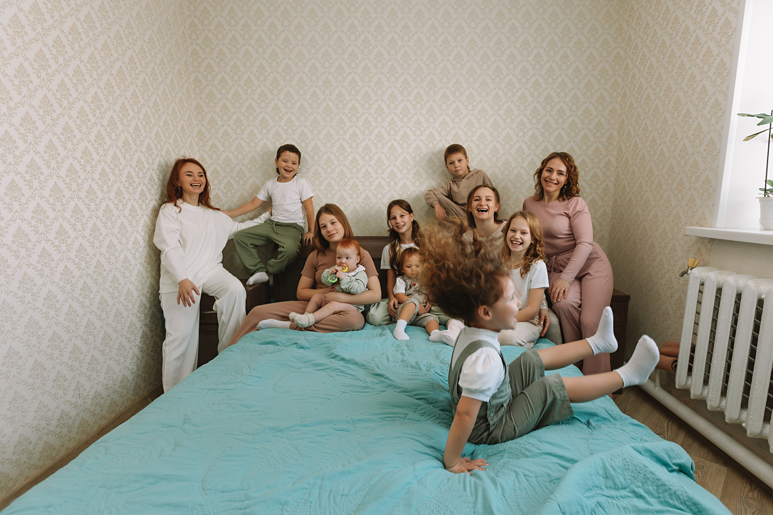 Большая семья (17 человек в частном доме, 2 часа). Семейный фотограф Тюмень, фотограф на роды Салмина Мария