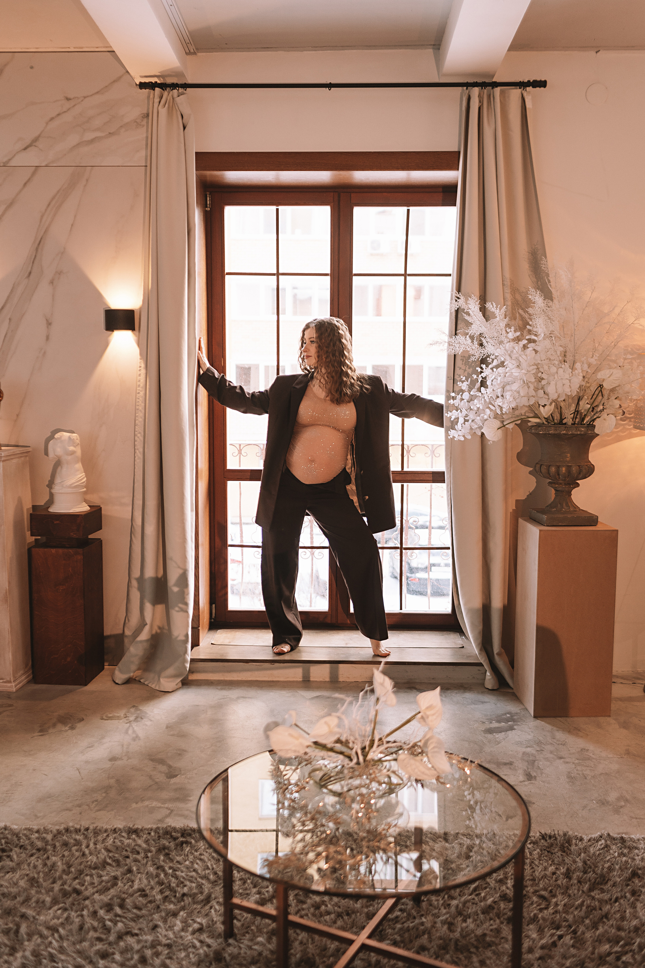 Беременность (фататум, циклорама и зал). Семейный фотограф Тюмень, фотограф на роды Салмина Мария