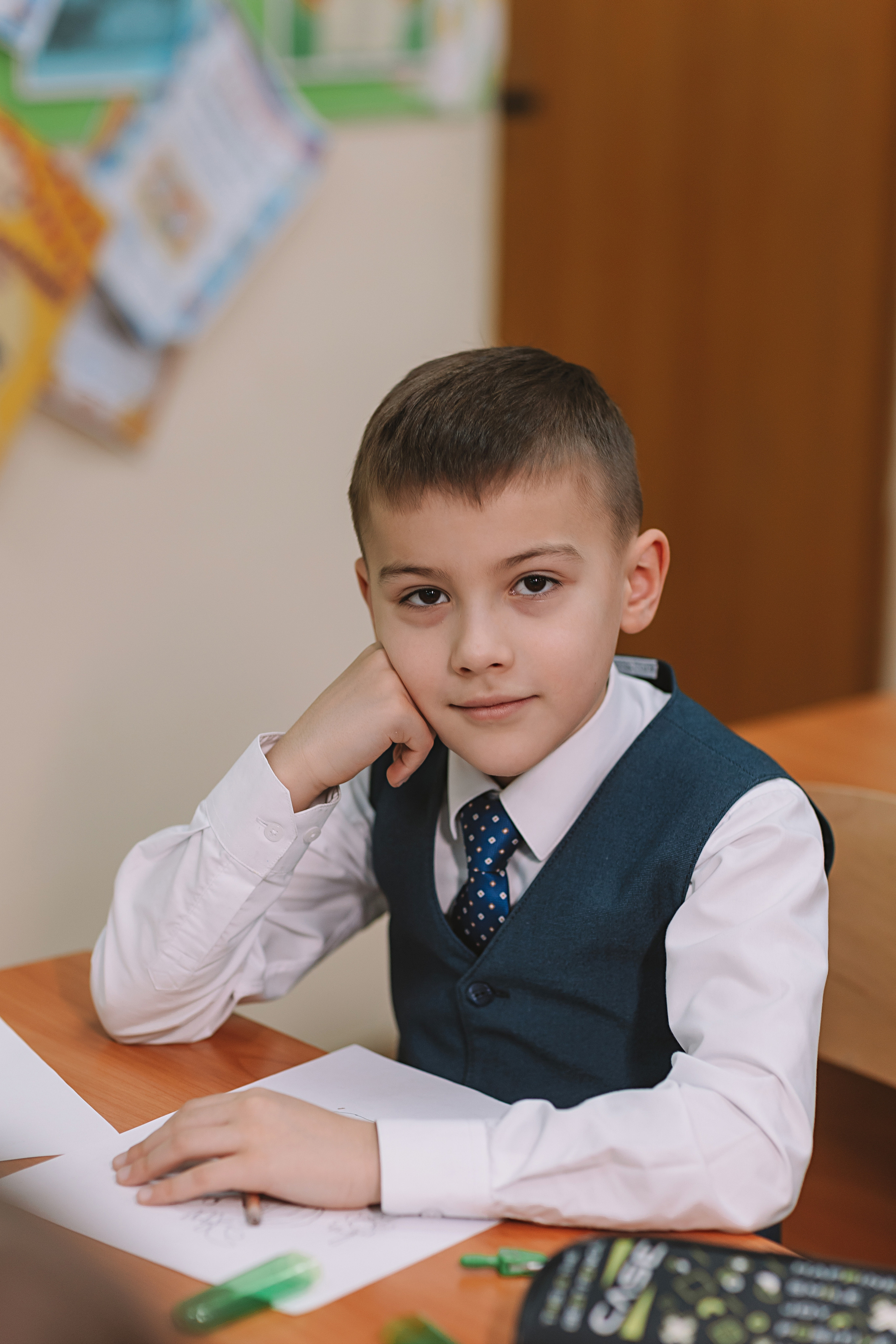 2 класс в школе. Семейный фотограф Тюмень, фотограф на роды Салмина Мария