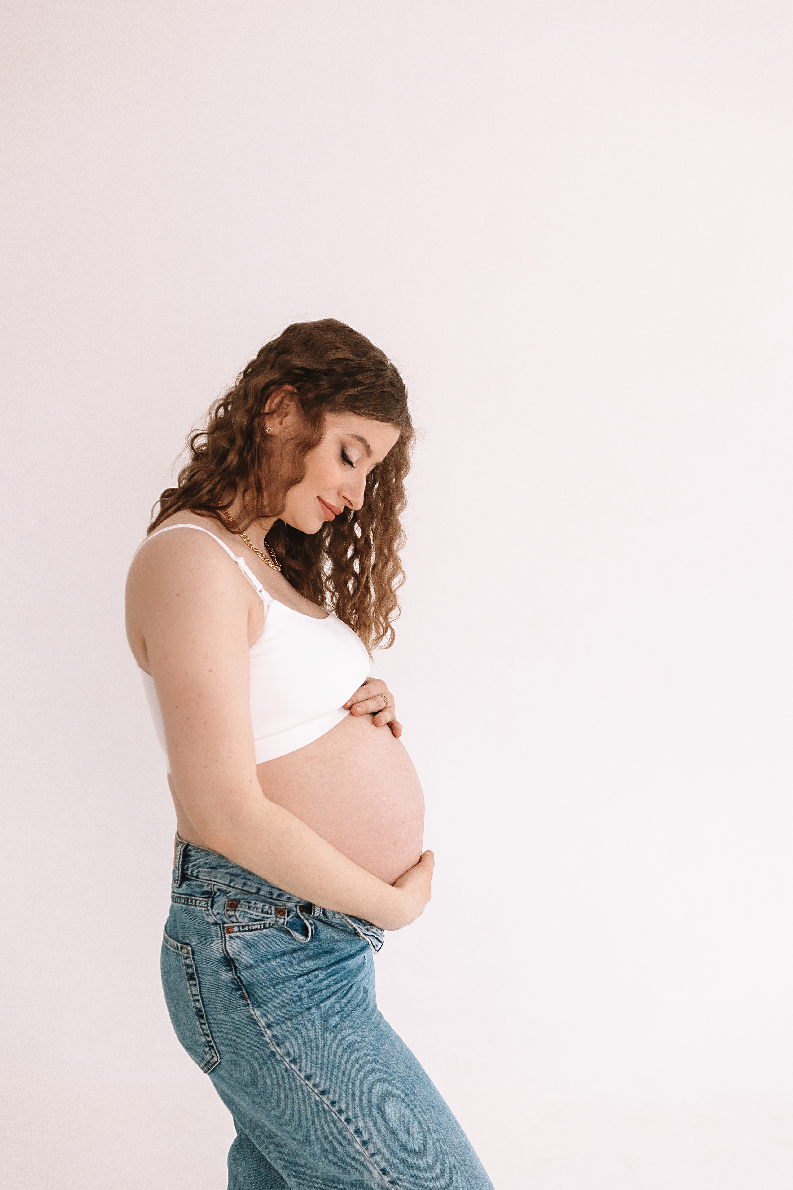 Беременность (фататум, циклорама и зал). Семейный фотограф Тюмень, фотограф на роды Салмина Мария