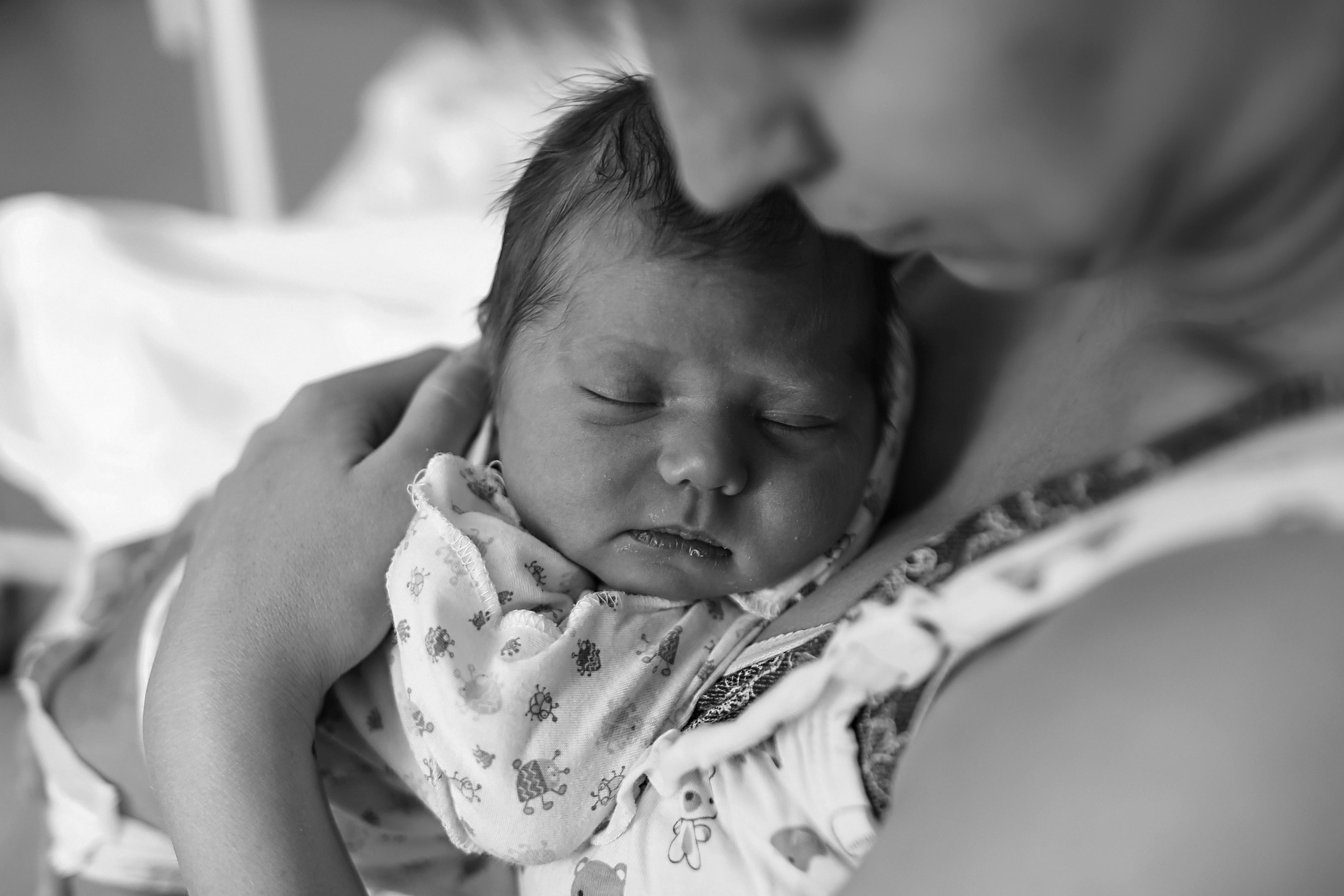 В палате сборный. Семейный фотограф Тюмень, фотограф на роды Салмина Мария