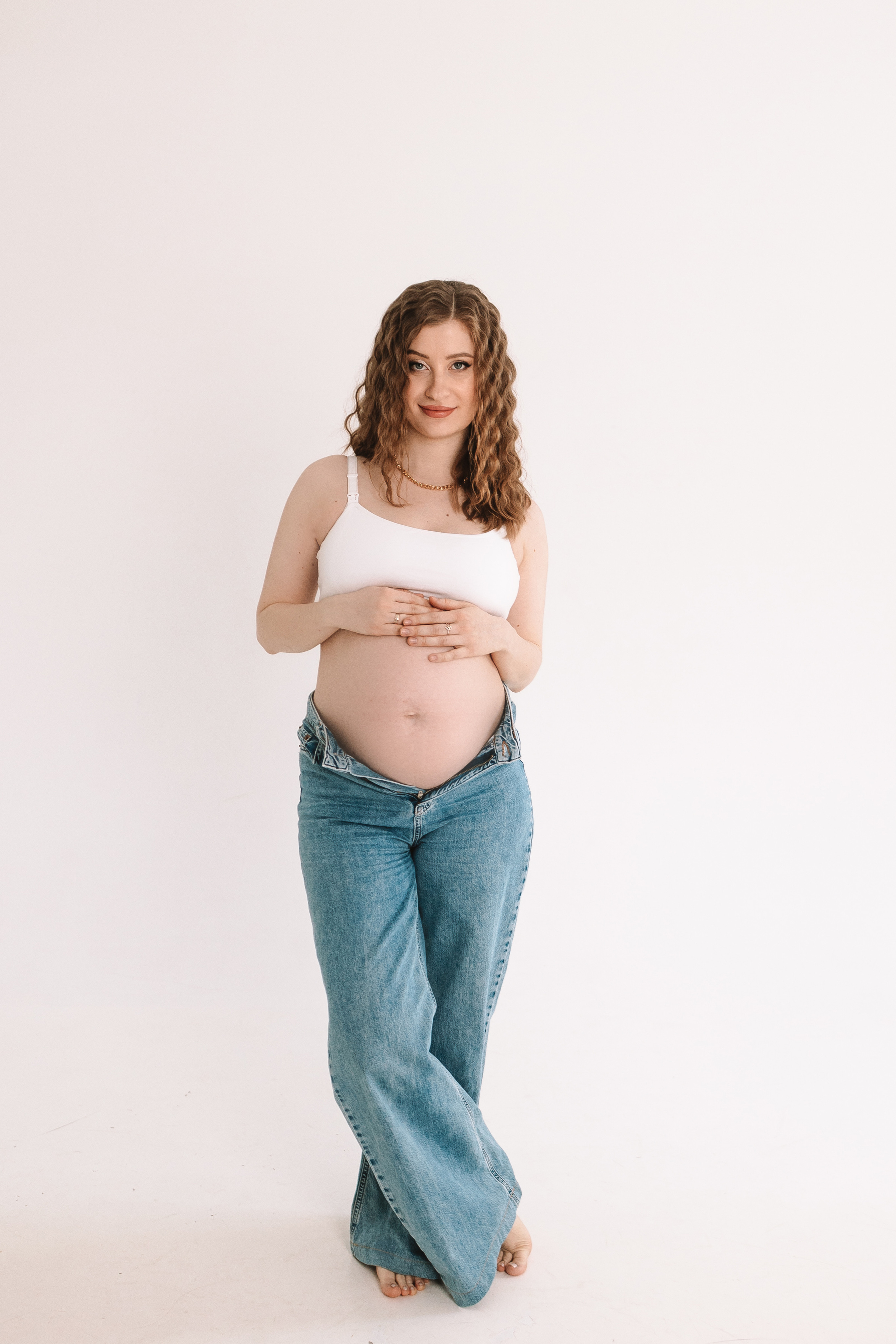 Беременность (фататум, циклорама и зал). Семейный фотограф Тюмень, фотограф на роды Салмина Мария