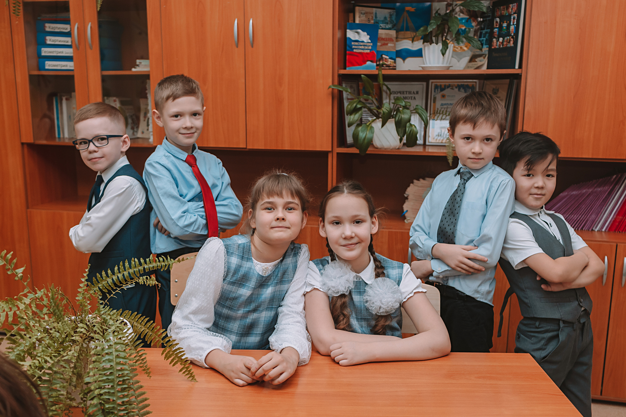 2 класс в школе. Семейный фотограф Тюмень, фотограф на роды Салмина Мария