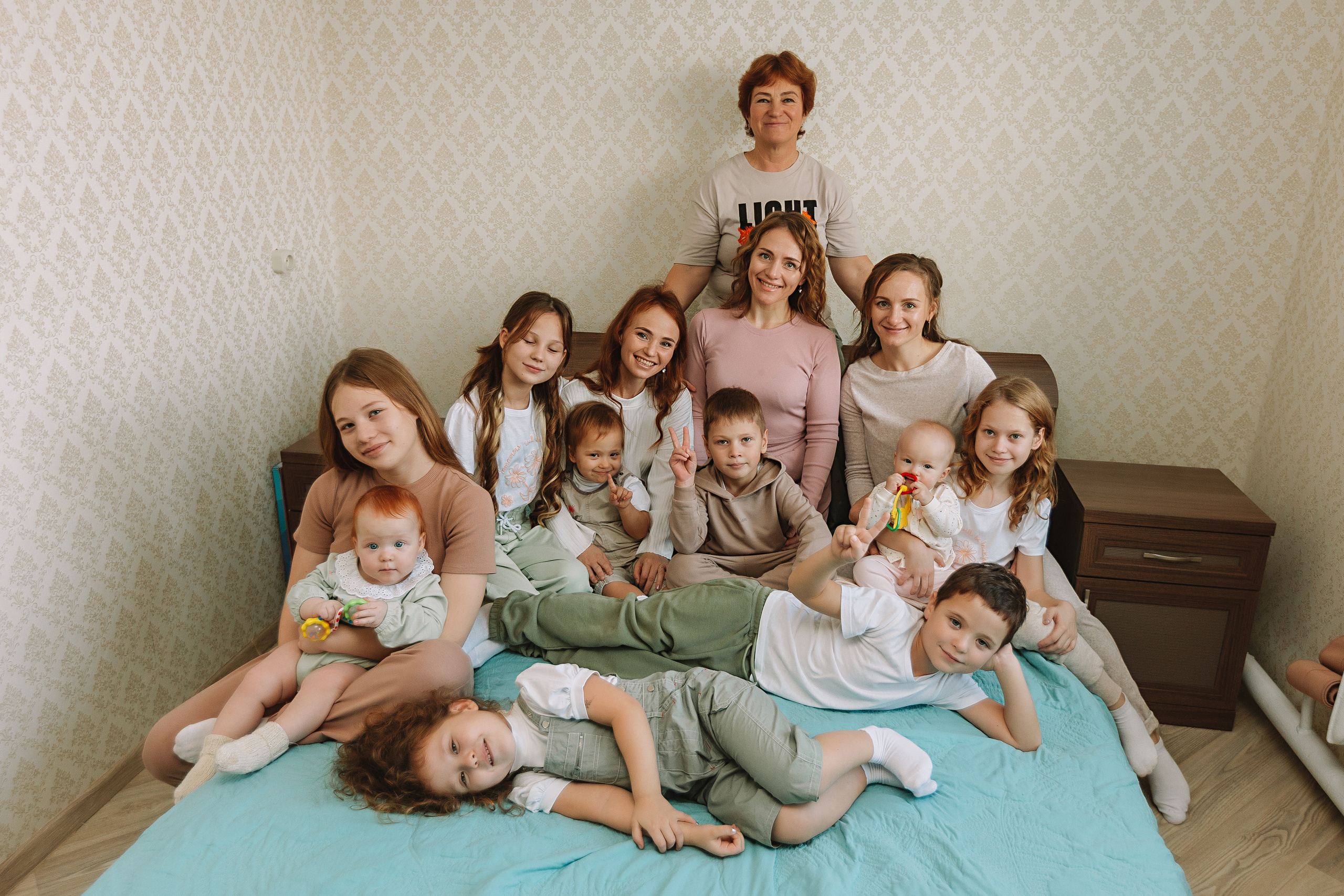 Большая семья (17 человек в частном доме, 2 часа). Семейный фотограф Тюмень, фотограф на роды Салмина Мария