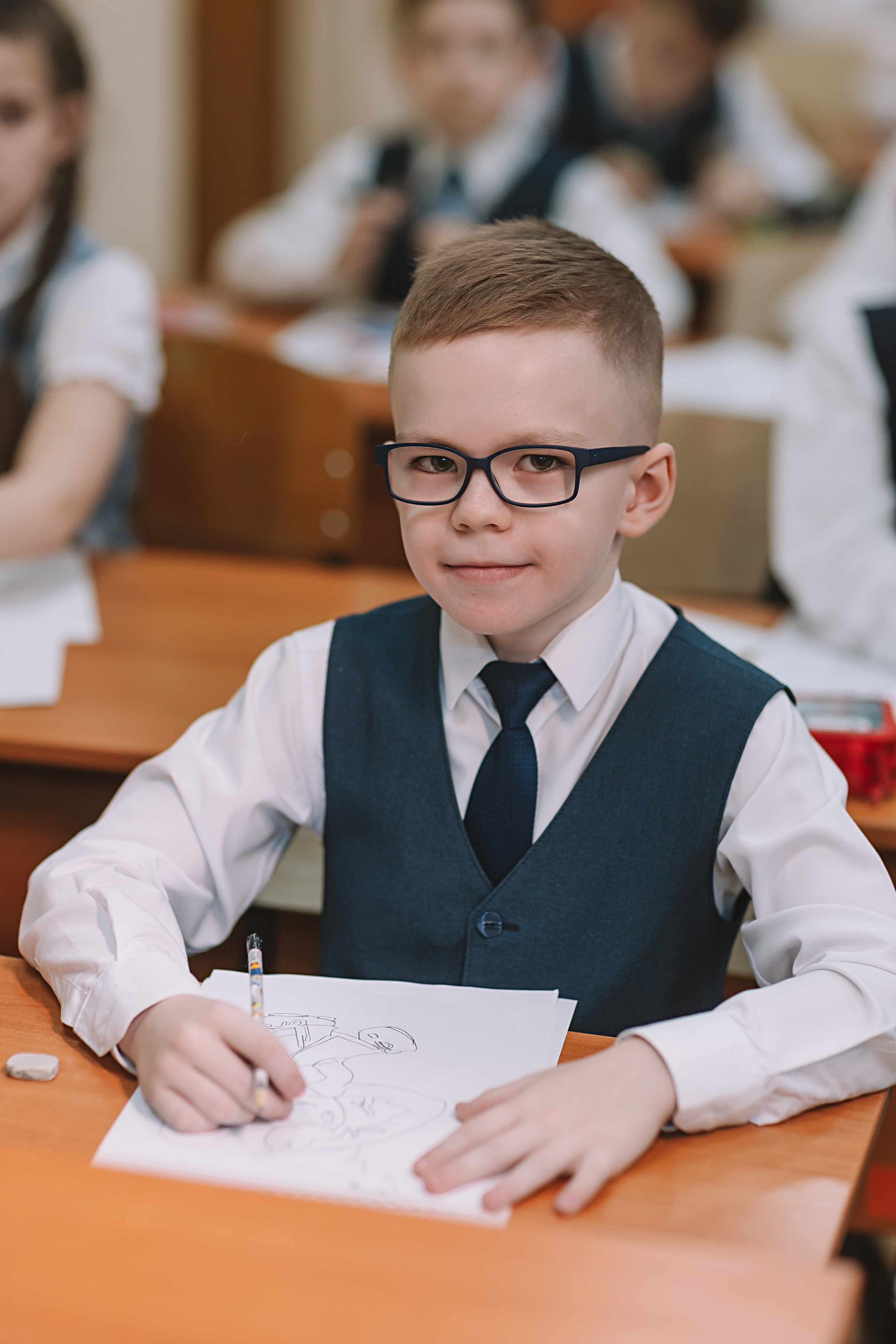 2 класс в школе. Семейный фотограф Тюмень, фотограф на роды Салмина Мария