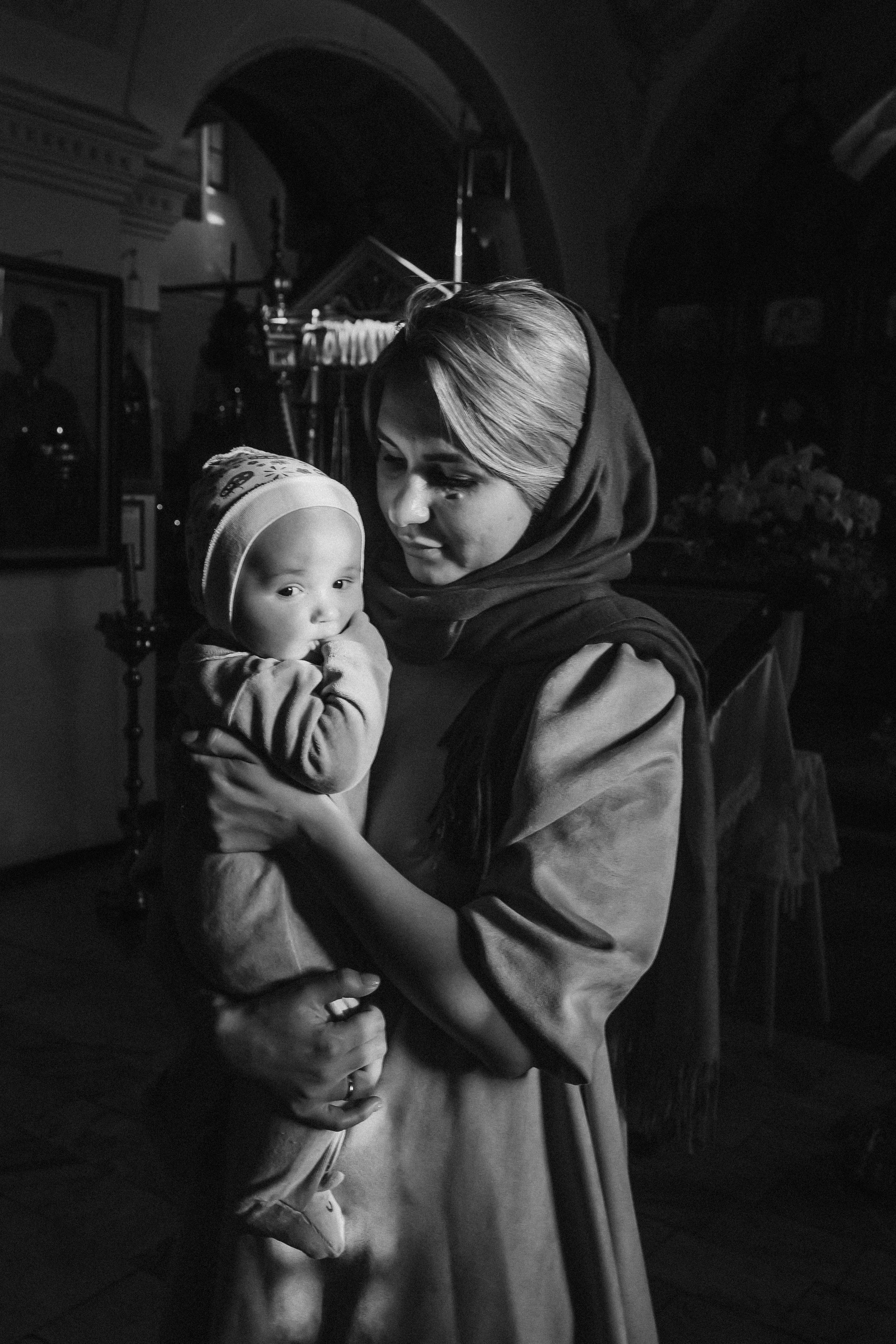 Крещение семакова. Семейный фотограф Тюмень, фотограф на роды Салмина Мария