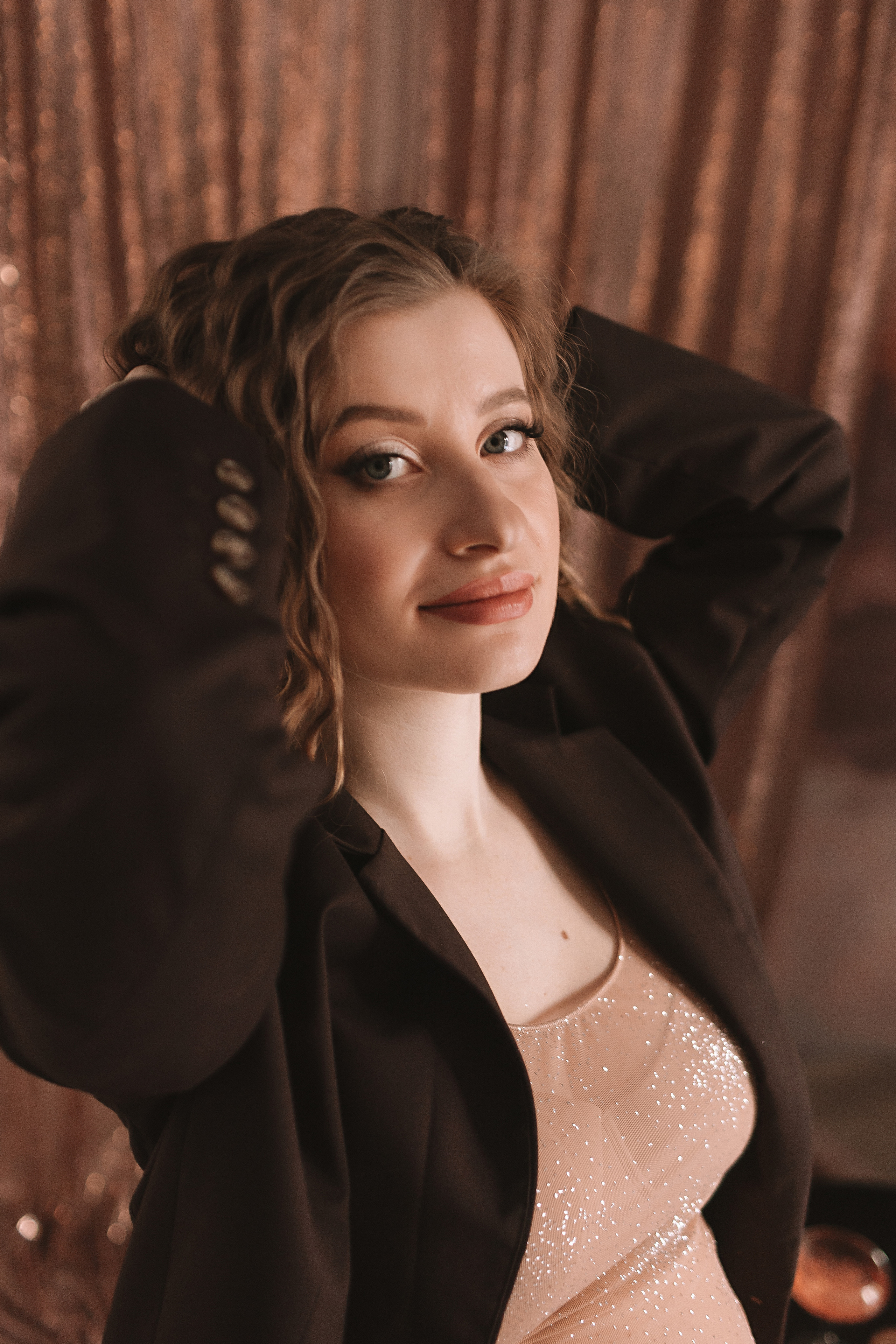 Беременность (фататум, циклорама и зал). Семейный фотограф Тюмень, фотограф на роды Салмина Мария