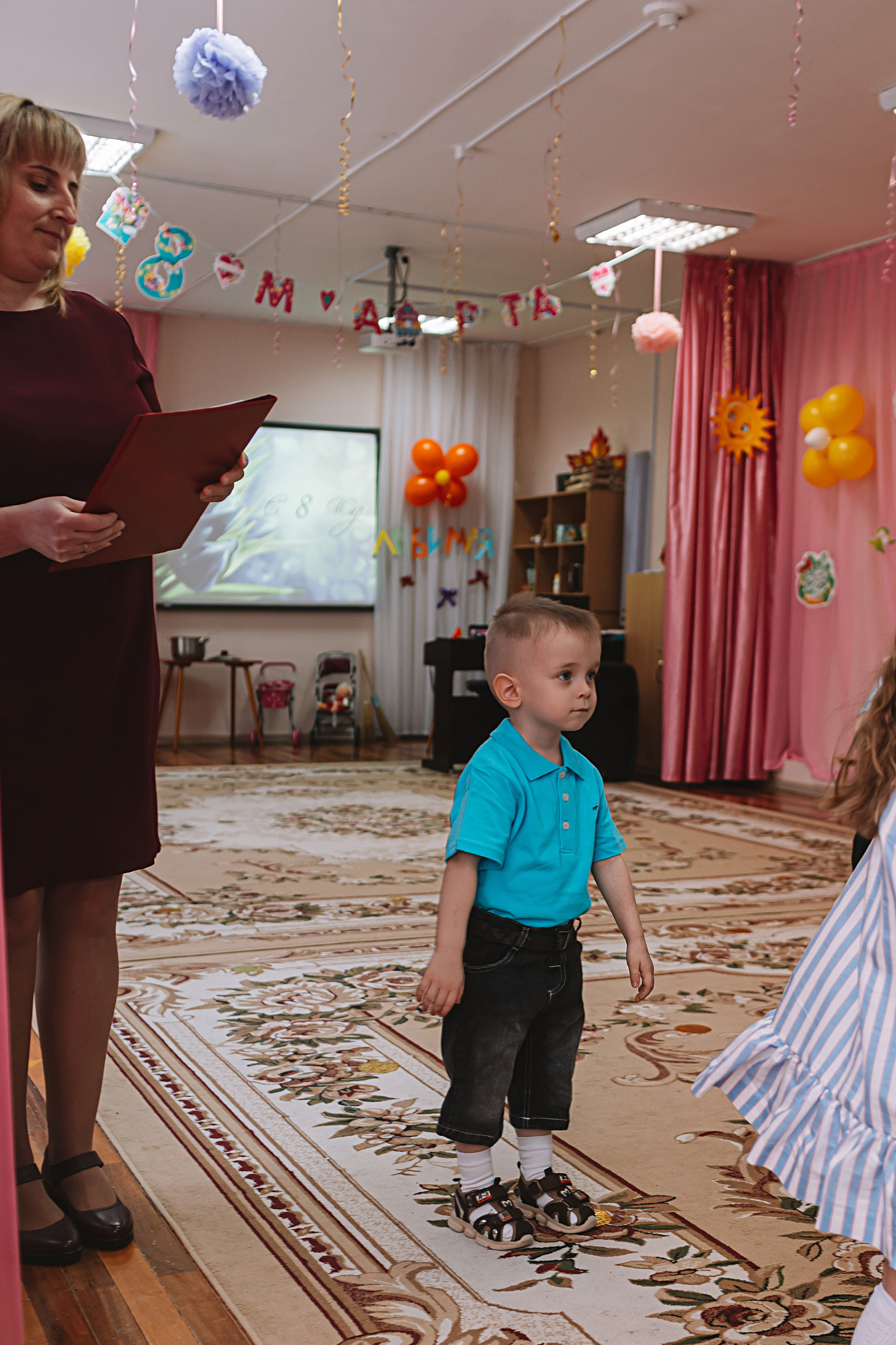 Утренник садик. Семейный фотограф Тюмень, фотограф на роды Салмина Мария