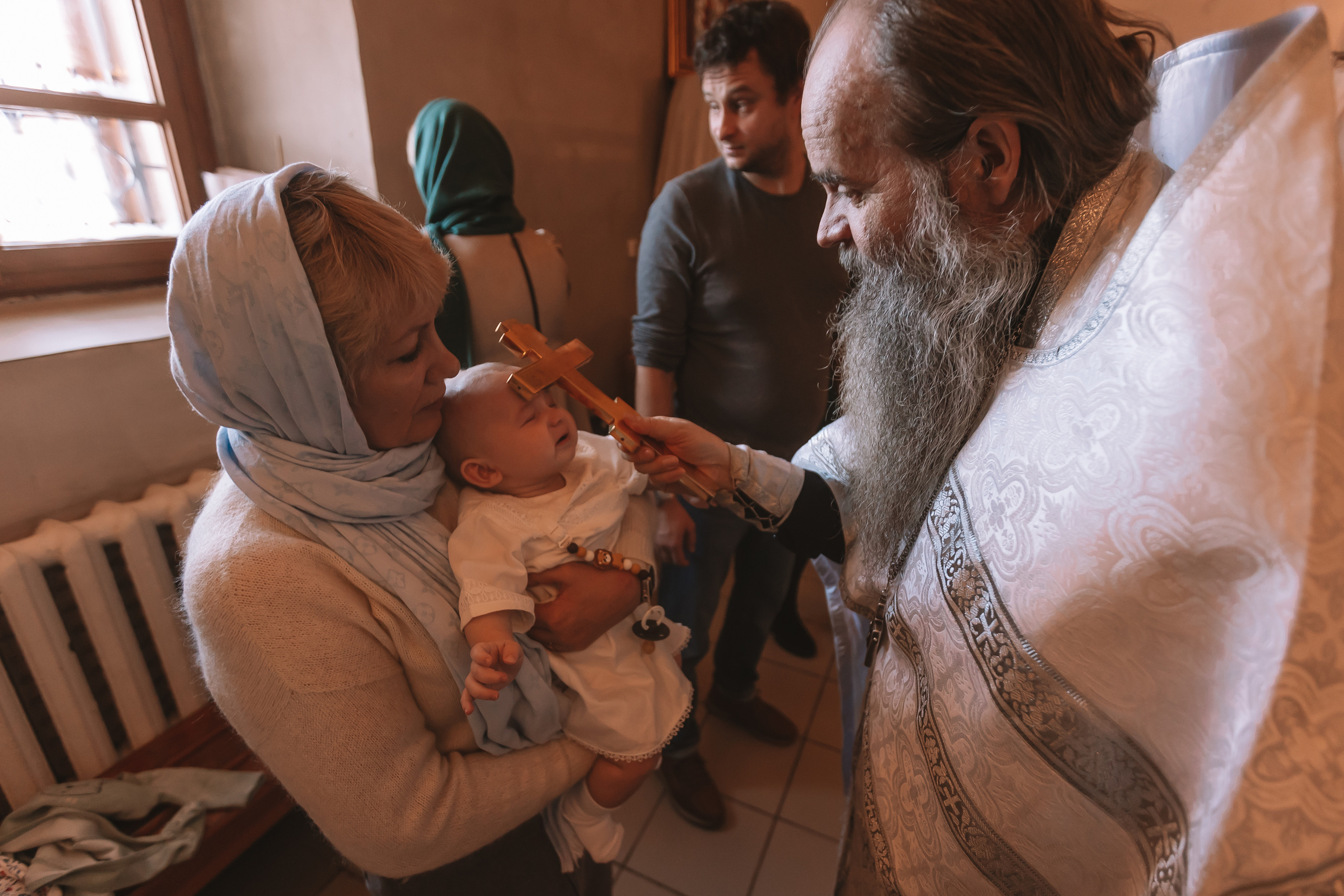 Крещение семакова. Семейный фотограф Тюмень, фотограф на роды Салмина Мария