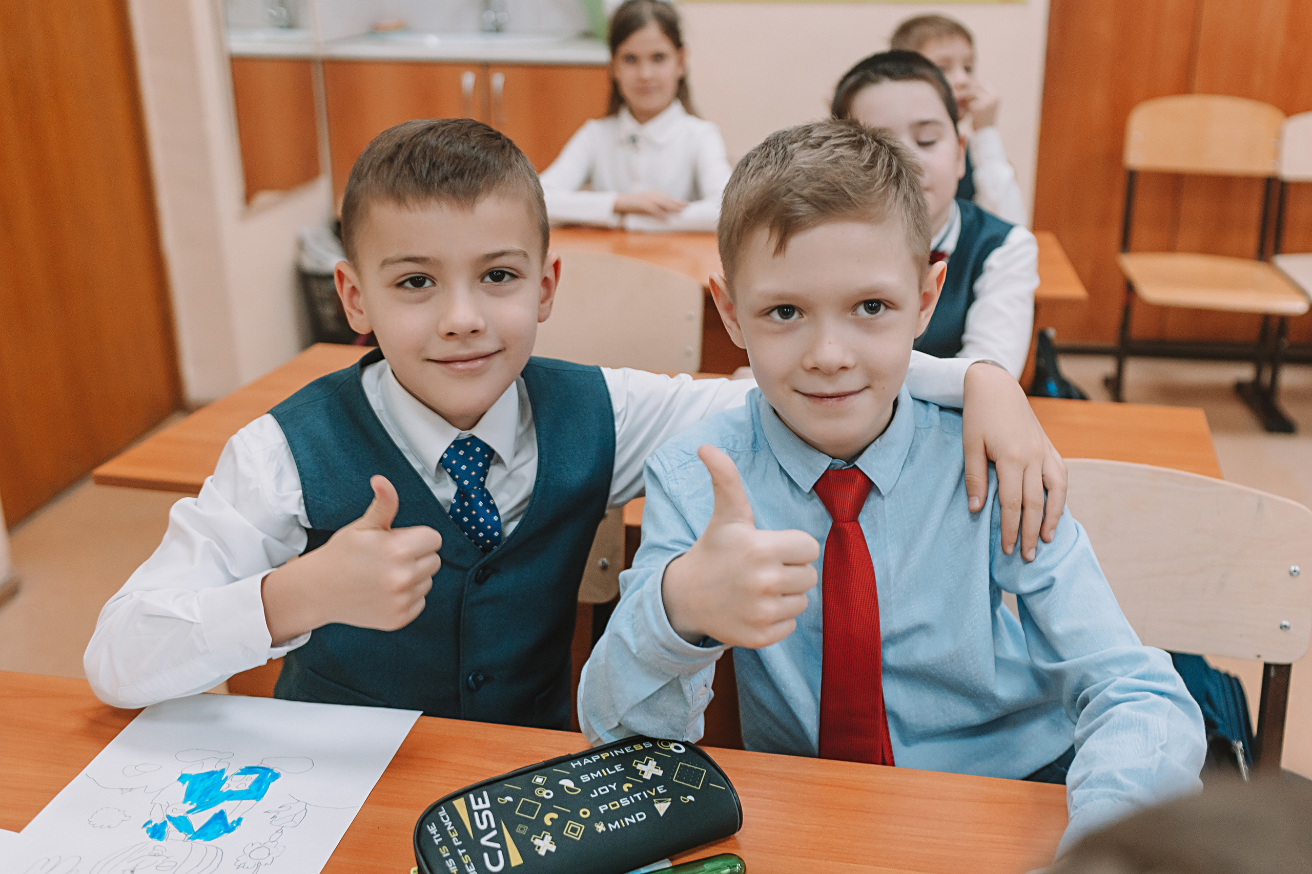 2 класс в школе. Семейный фотограф Тюмень, фотограф на роды Салмина Мария