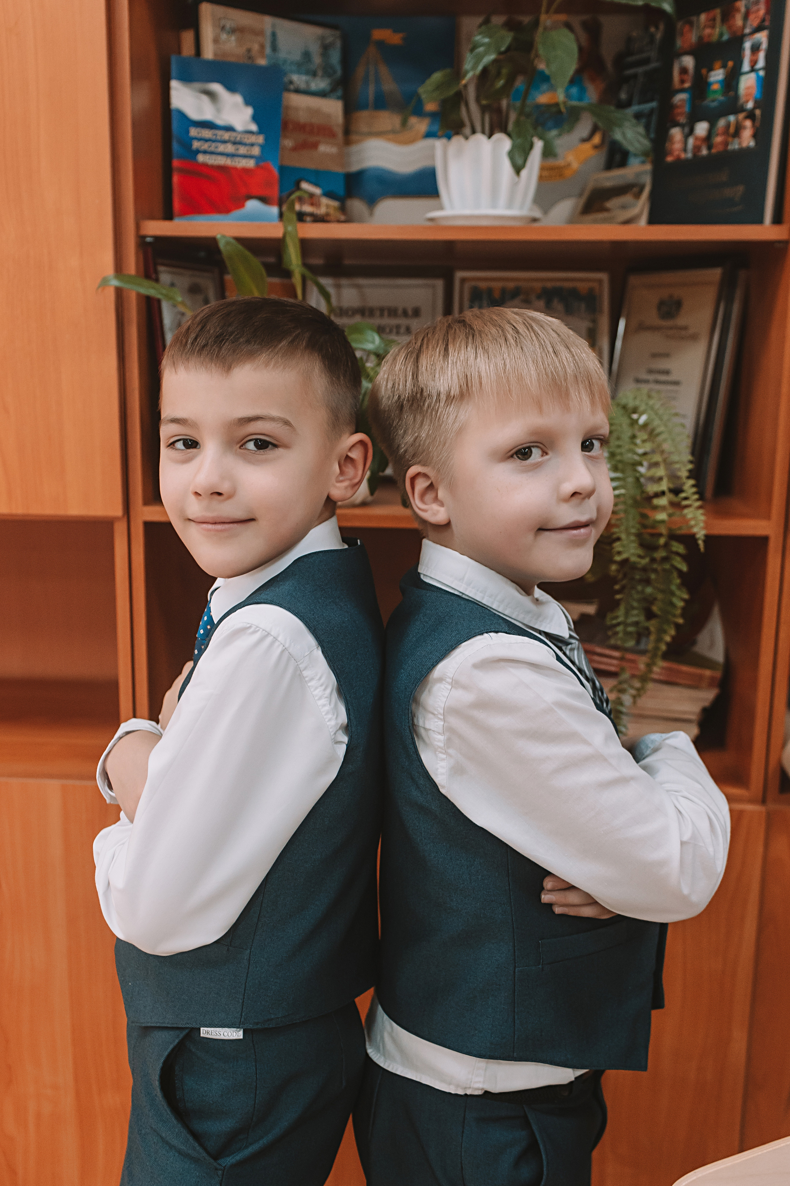 2 класс в школе. Семейный фотограф Тюмень, фотограф на роды Салмина Мария