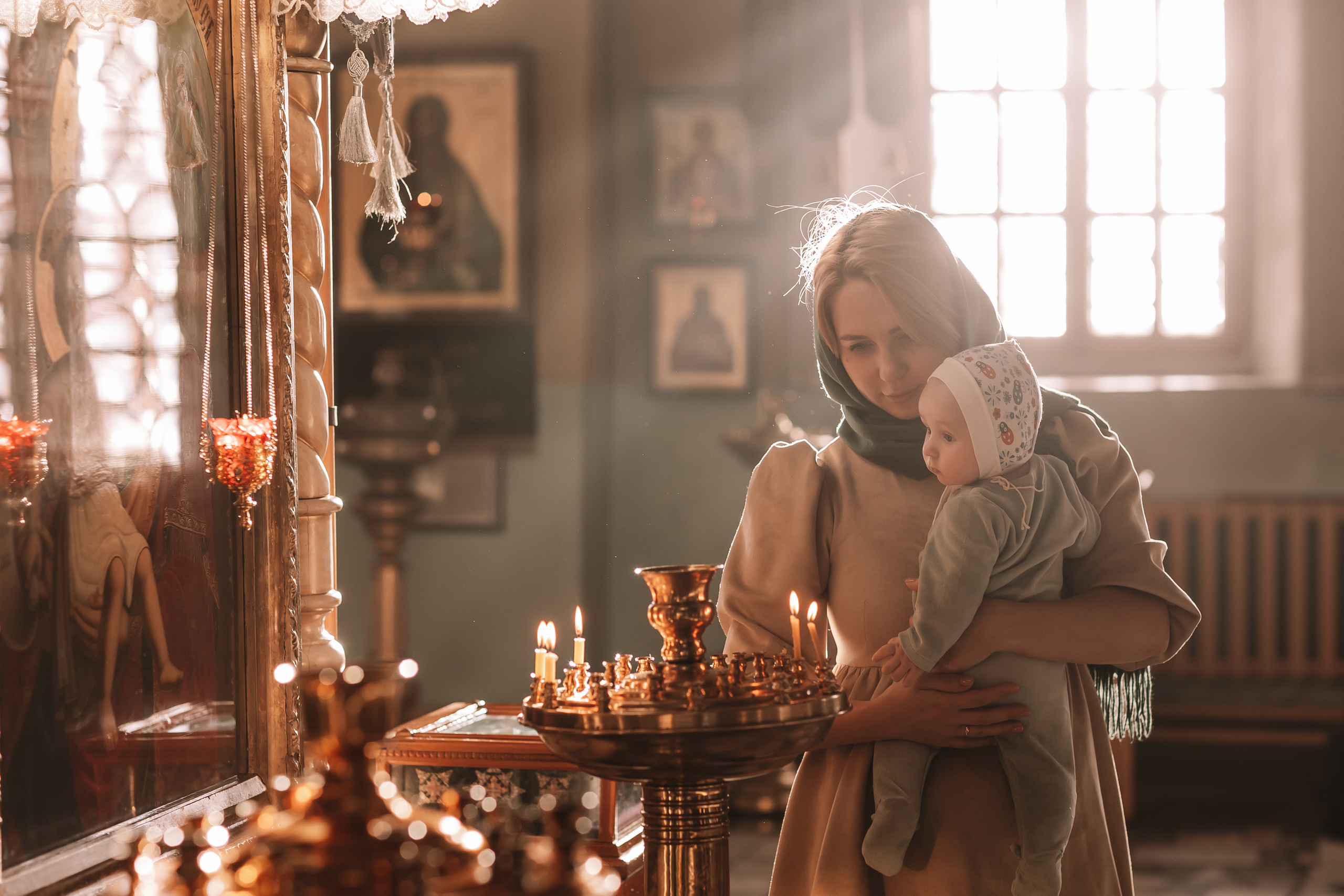 Крещение семакова. Семейный фотограф Тюмень, фотограф на роды Салмина Мария