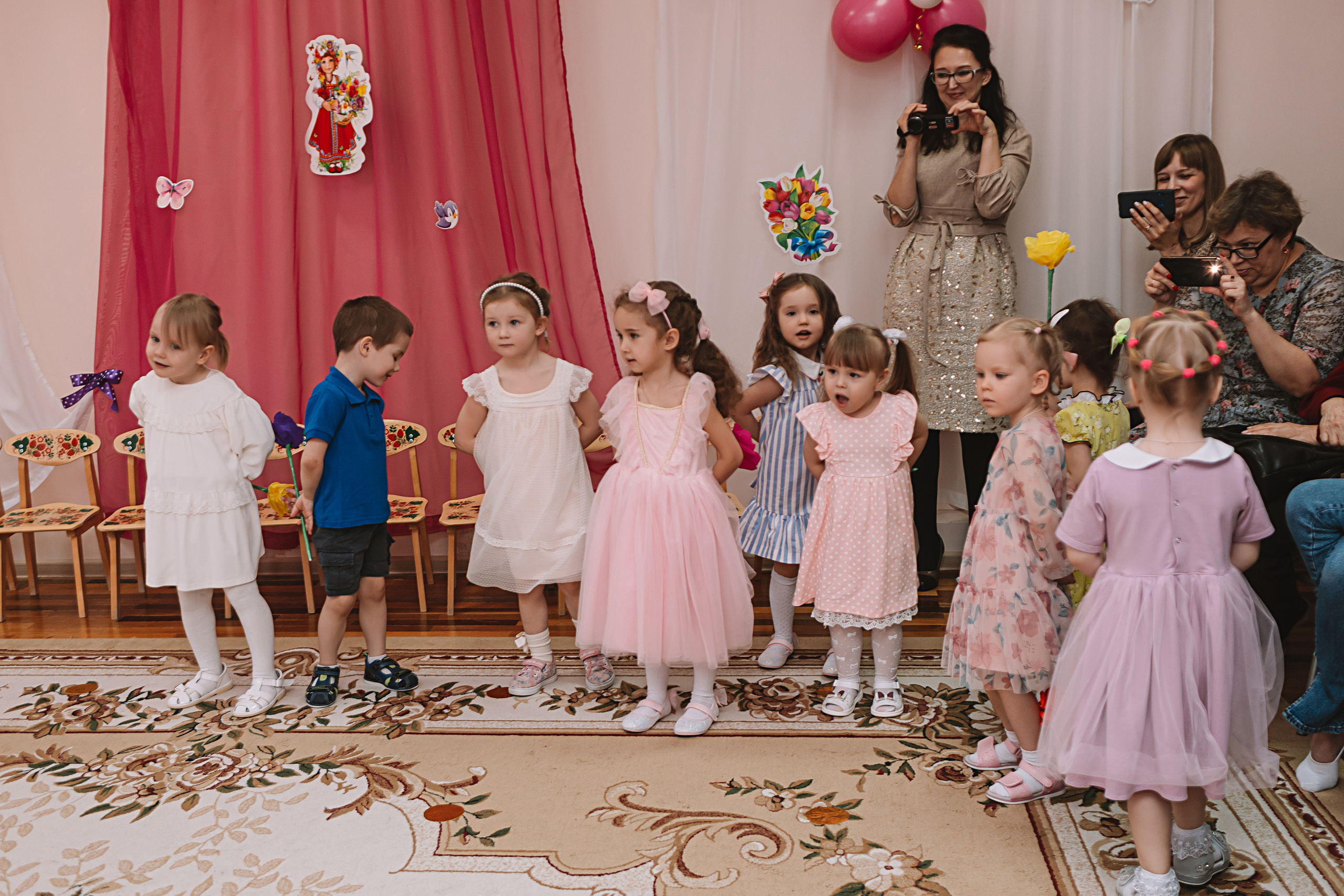 Утренник садик. Семейный фотограф Тюмень, фотограф на роды Салмина Мария