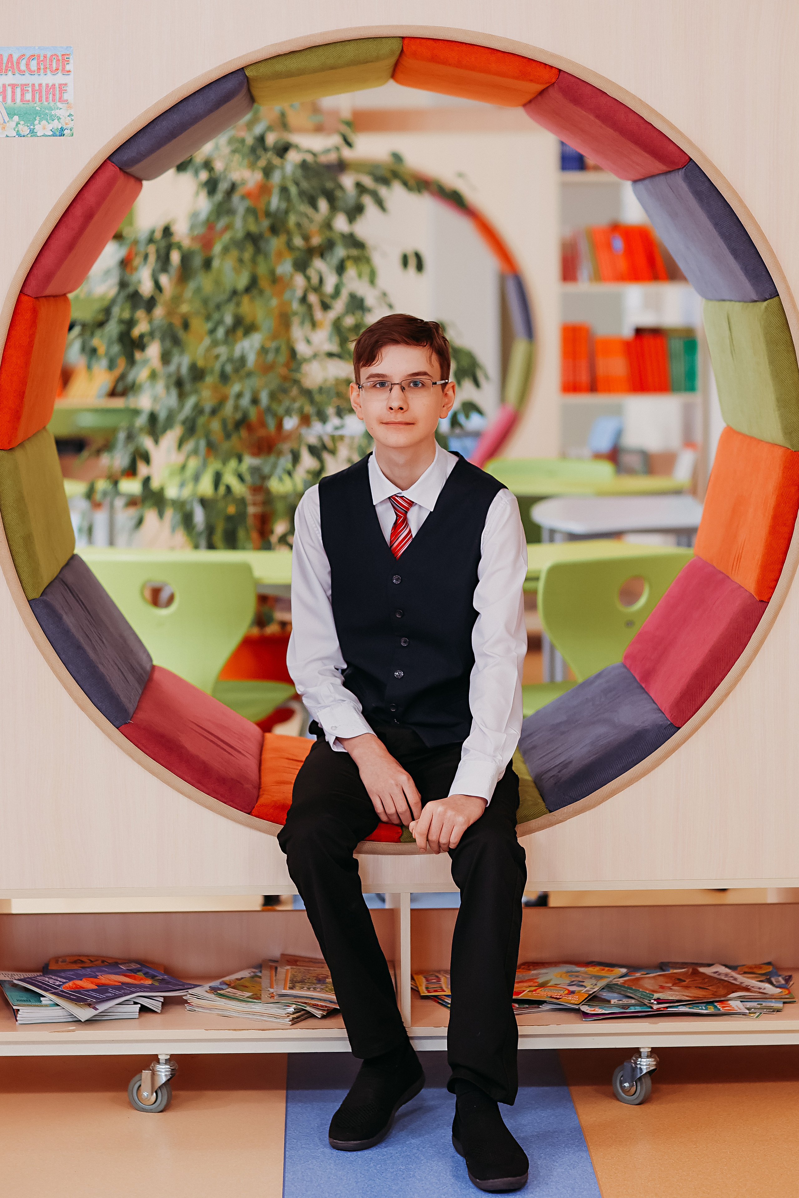 8 класс в библиотеке. Семейный фотограф Тюмень, фотограф на роды Салмина Мария