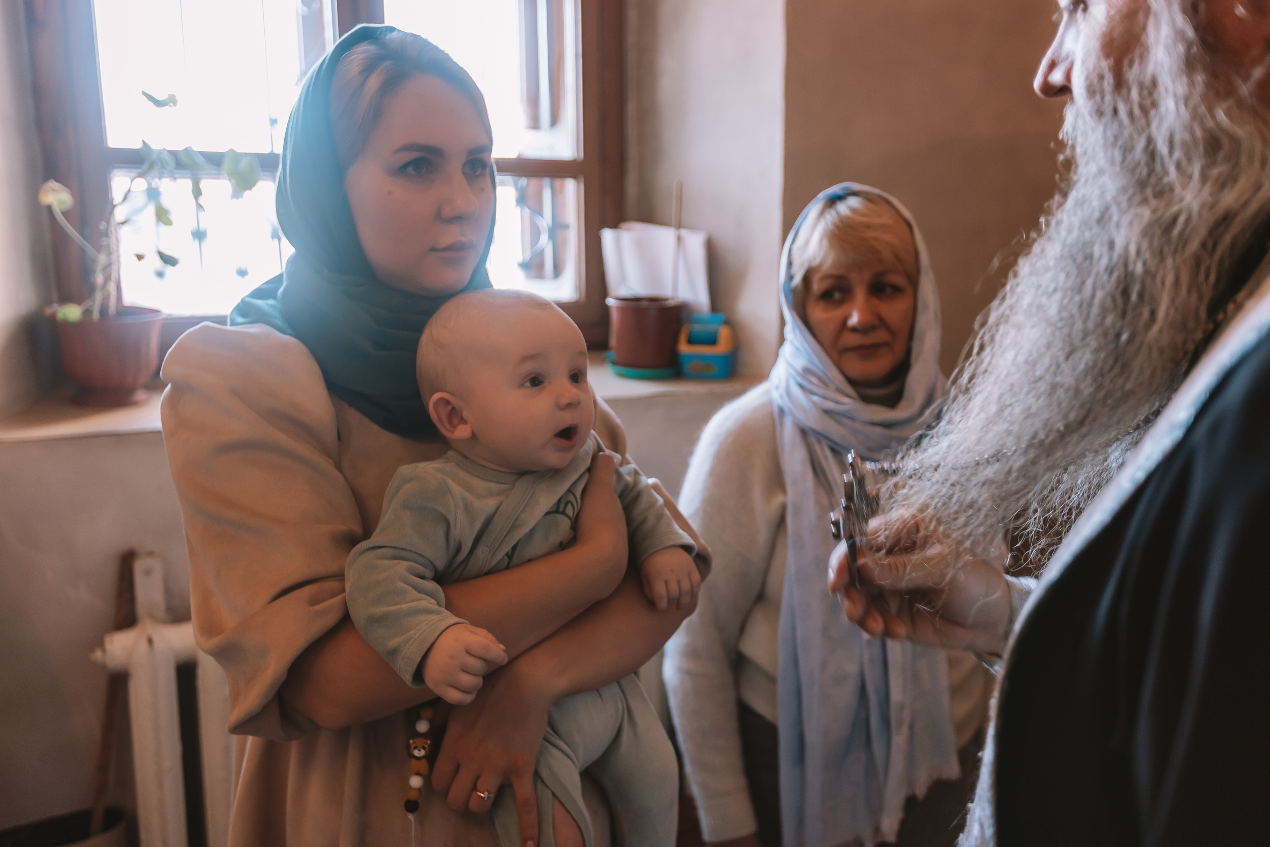 Крещение семакова. Семейный фотограф Тюмень, фотограф на роды Салмина Мария