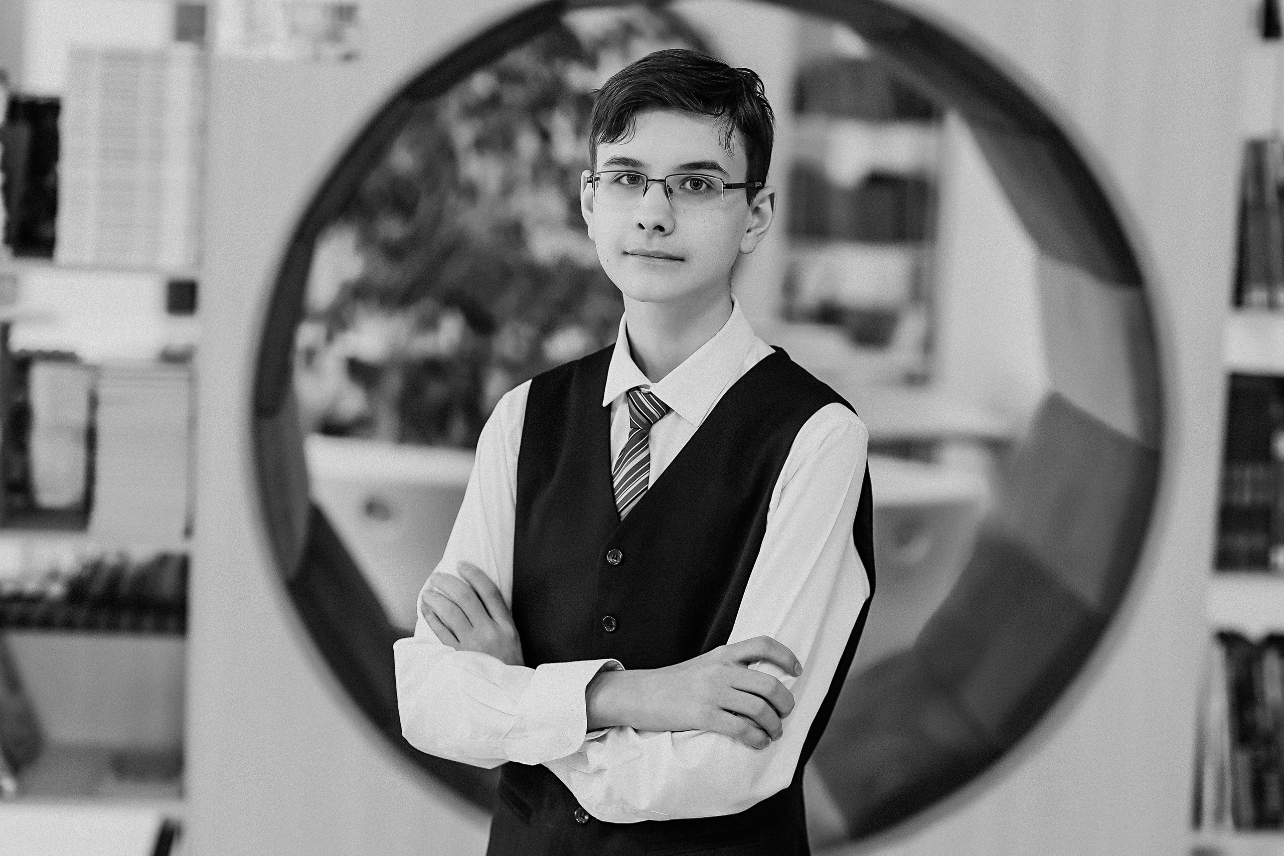 8 класс в библиотеке. Семейный фотограф Тюмень, фотограф на роды Салмина Мария