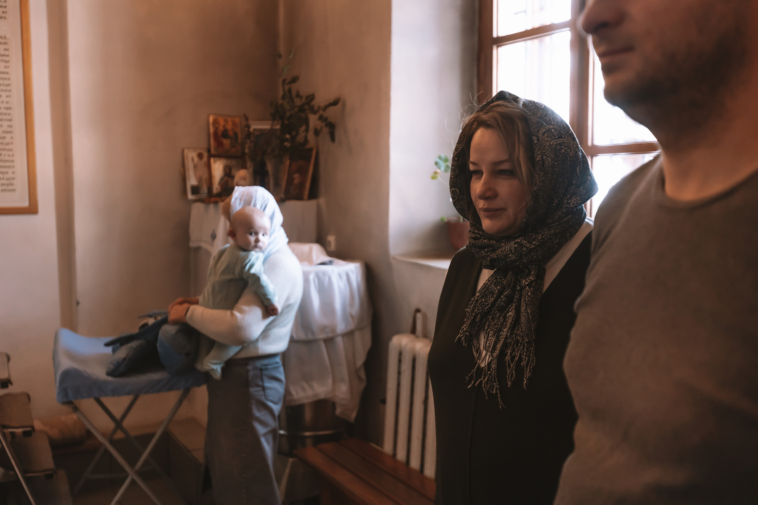 Крещение семакова. Семейный фотограф Тюмень, фотограф на роды Салмина Мария