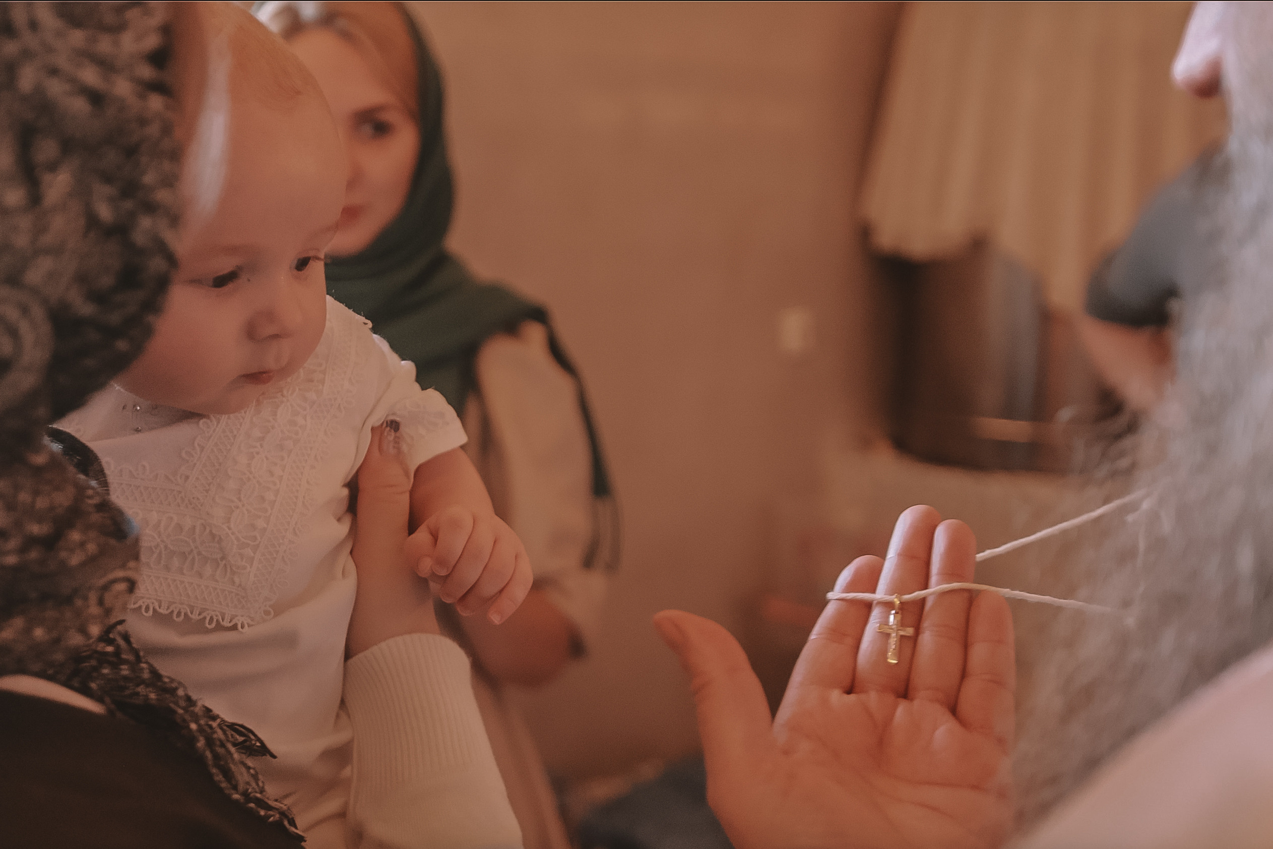 Крещение семакова. Семейный фотограф Тюмень, фотограф на роды Салмина Мария