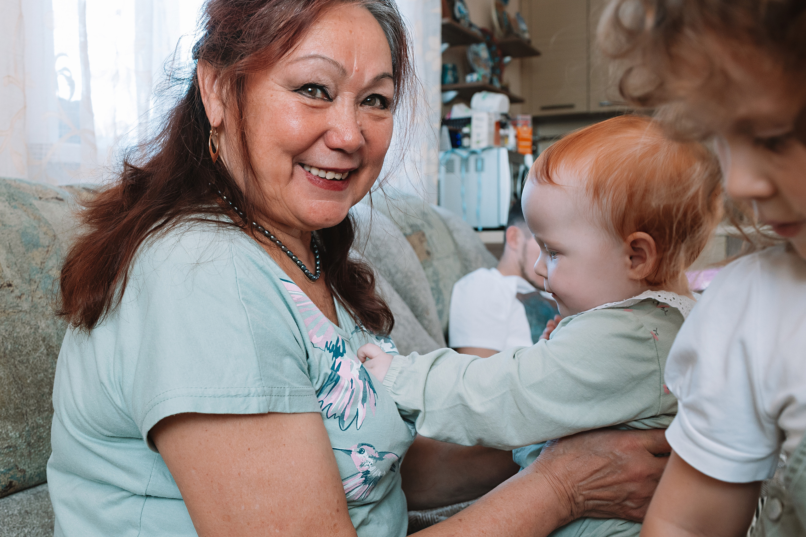 Большая семья (17 человек в частном доме, 2 часа). Семейный фотограф Тюмень, фотограф на роды Салмина Мария