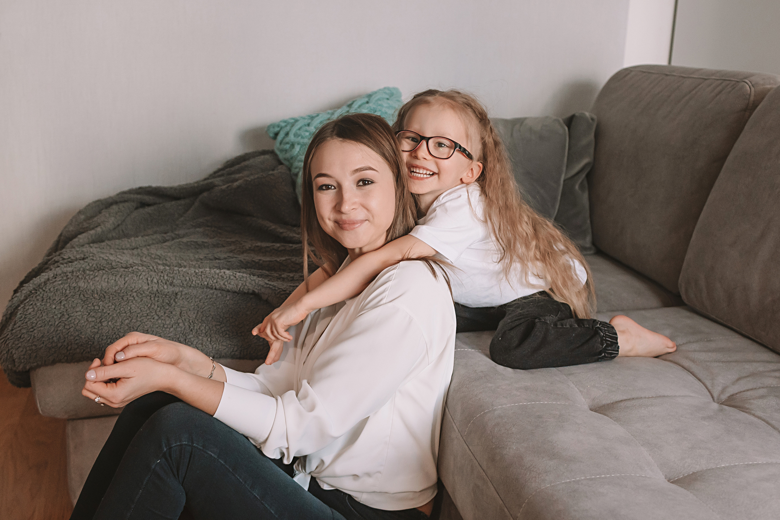 Мама дочка. Семейный фотограф Тюмень, фотограф на роды Салмина Мария