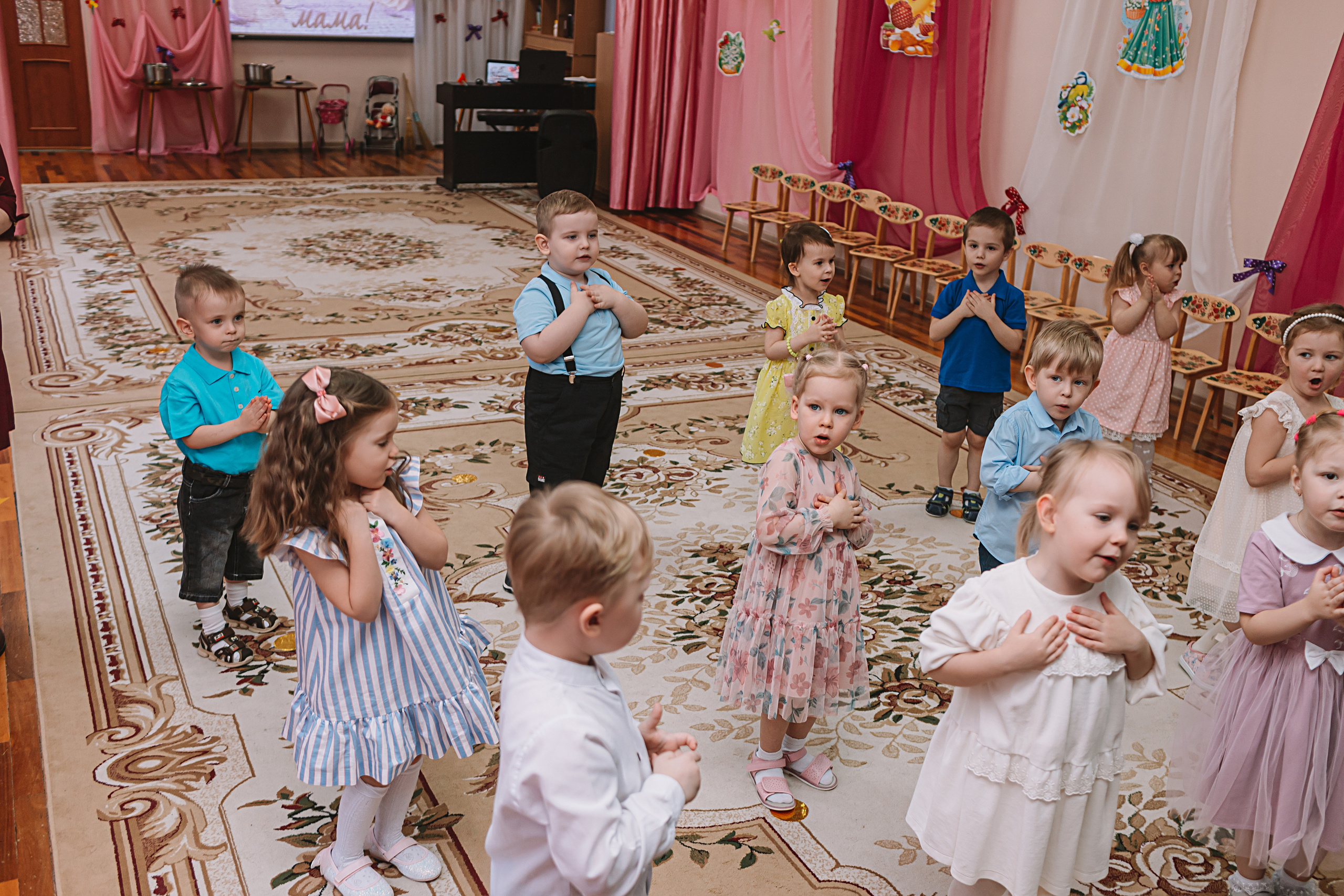 Утренник садик. Семейный фотограф Тюмень, фотограф на роды Салмина Мария