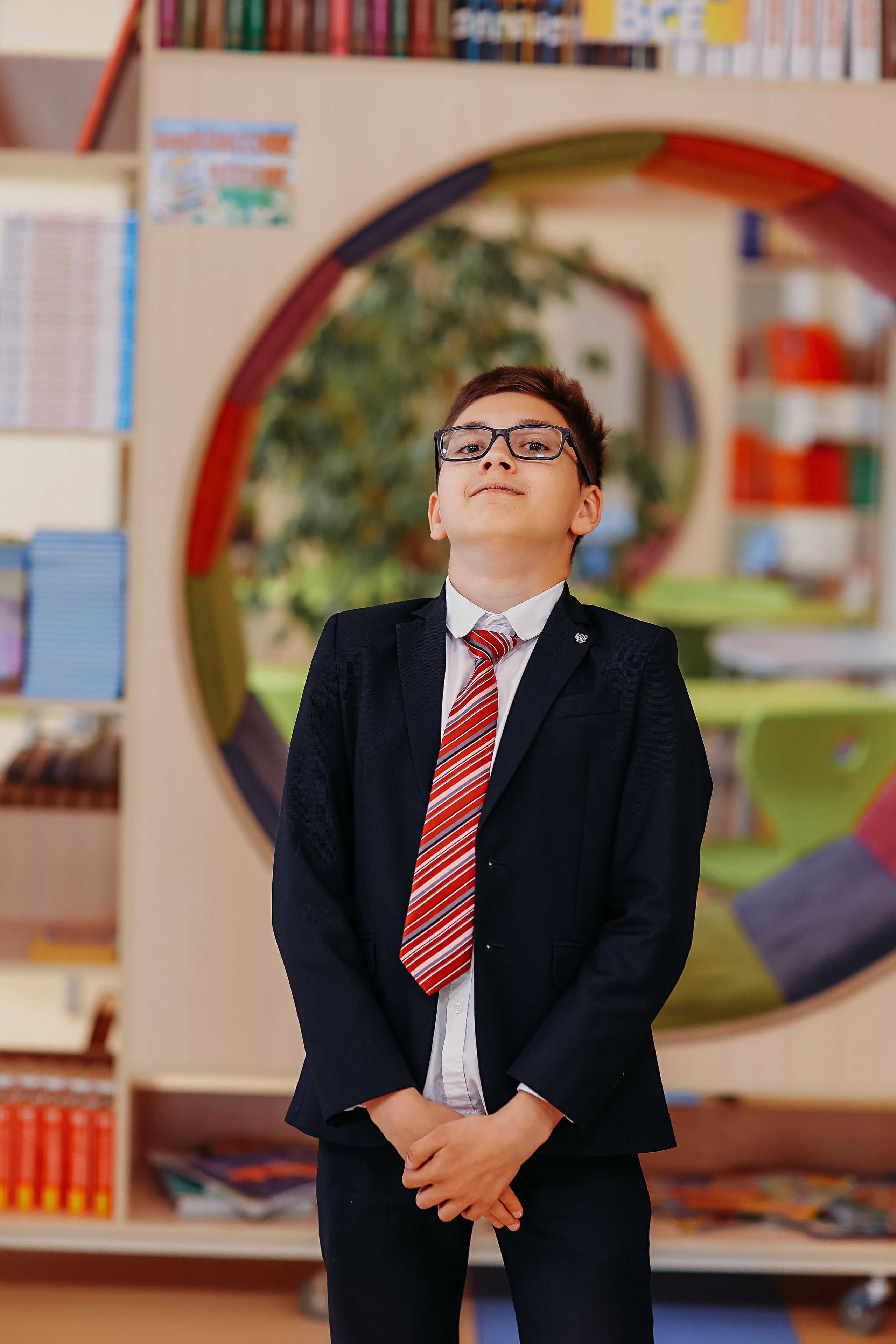 8 класс в библиотеке. Семейный фотограф Тюмень, фотограф на роды Салмина Мария