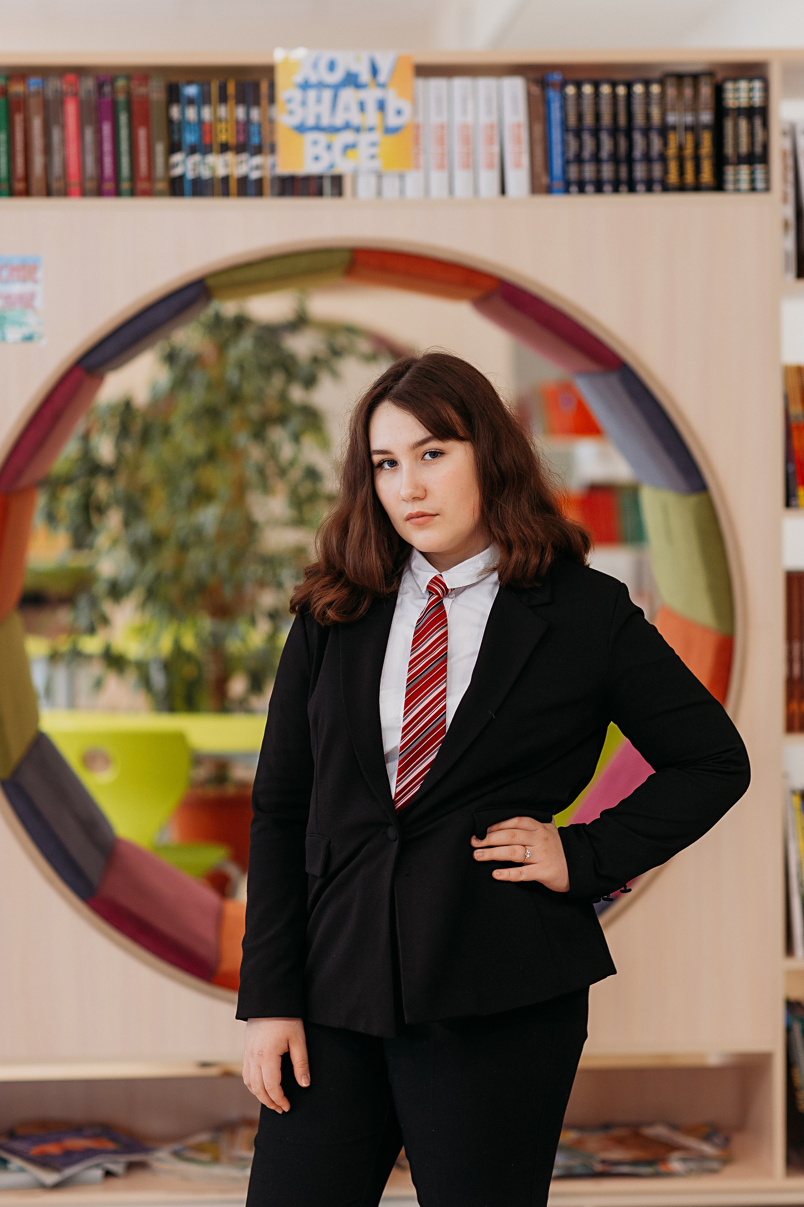 8 класс в библиотеке. Семейный фотограф Тюмень, фотограф на роды Салмина Мария