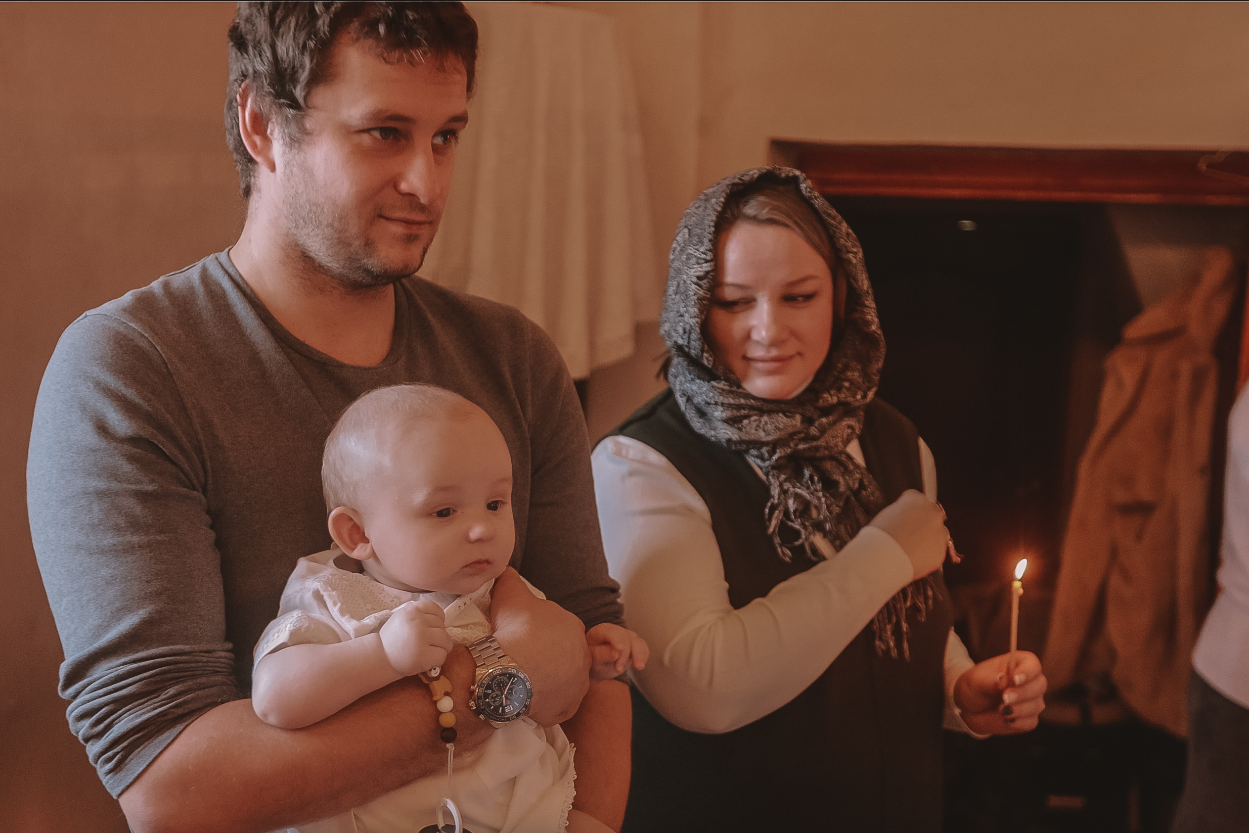 Крещение семакова. Семейный фотограф Тюмень, фотограф на роды Салмина Мария