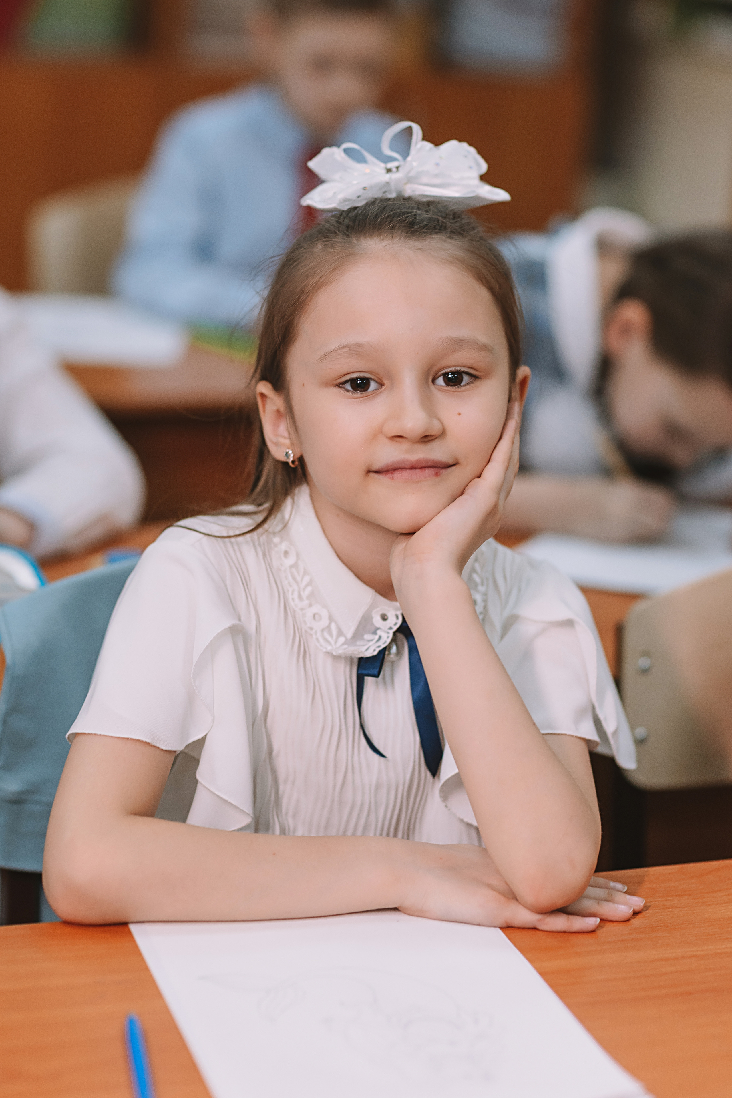 2 класс в школе. Семейный фотограф Тюмень, фотограф на роды Салмина Мария