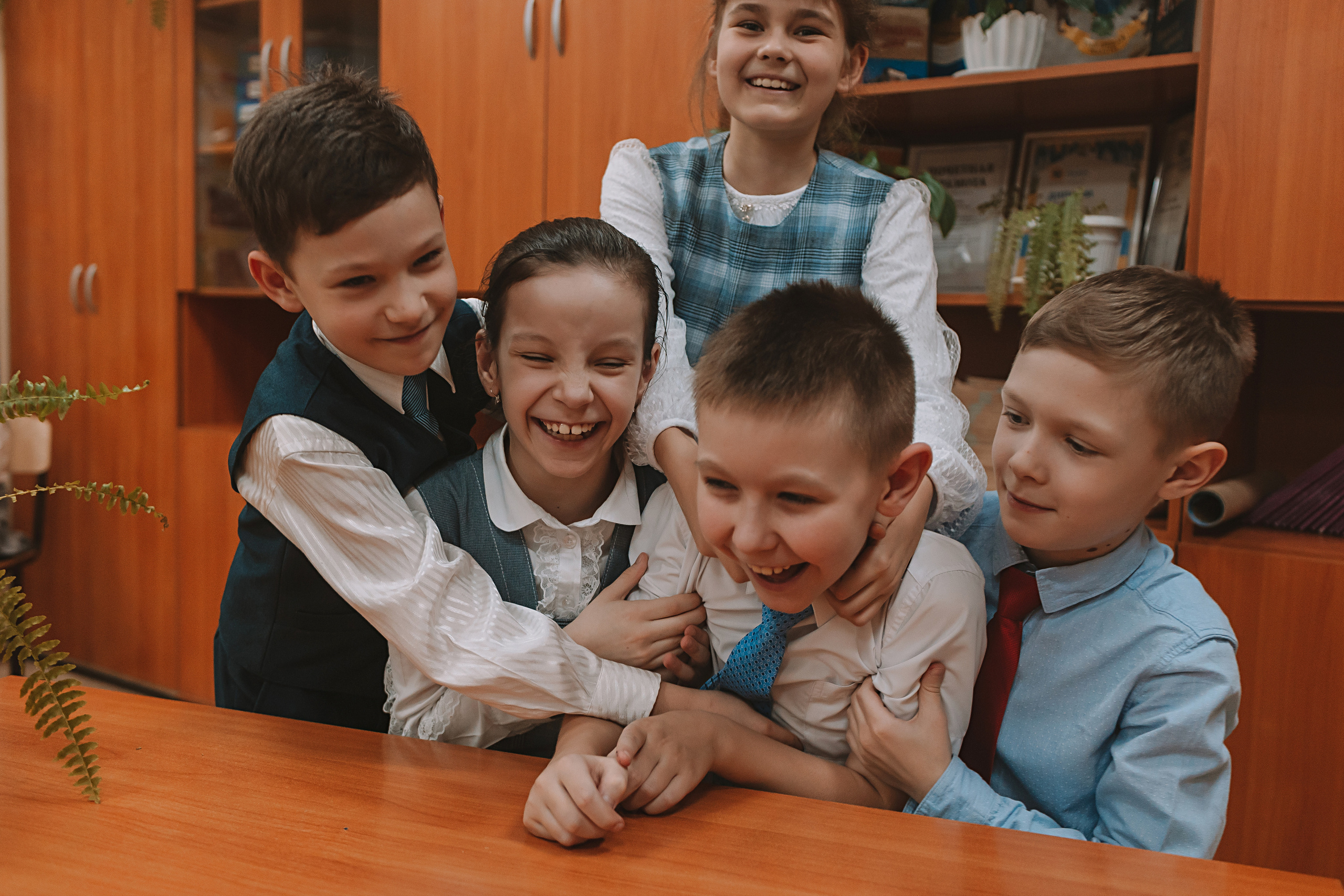 2 класс в школе. Семейный фотограф Тюмень, фотограф на роды Салмина Мария