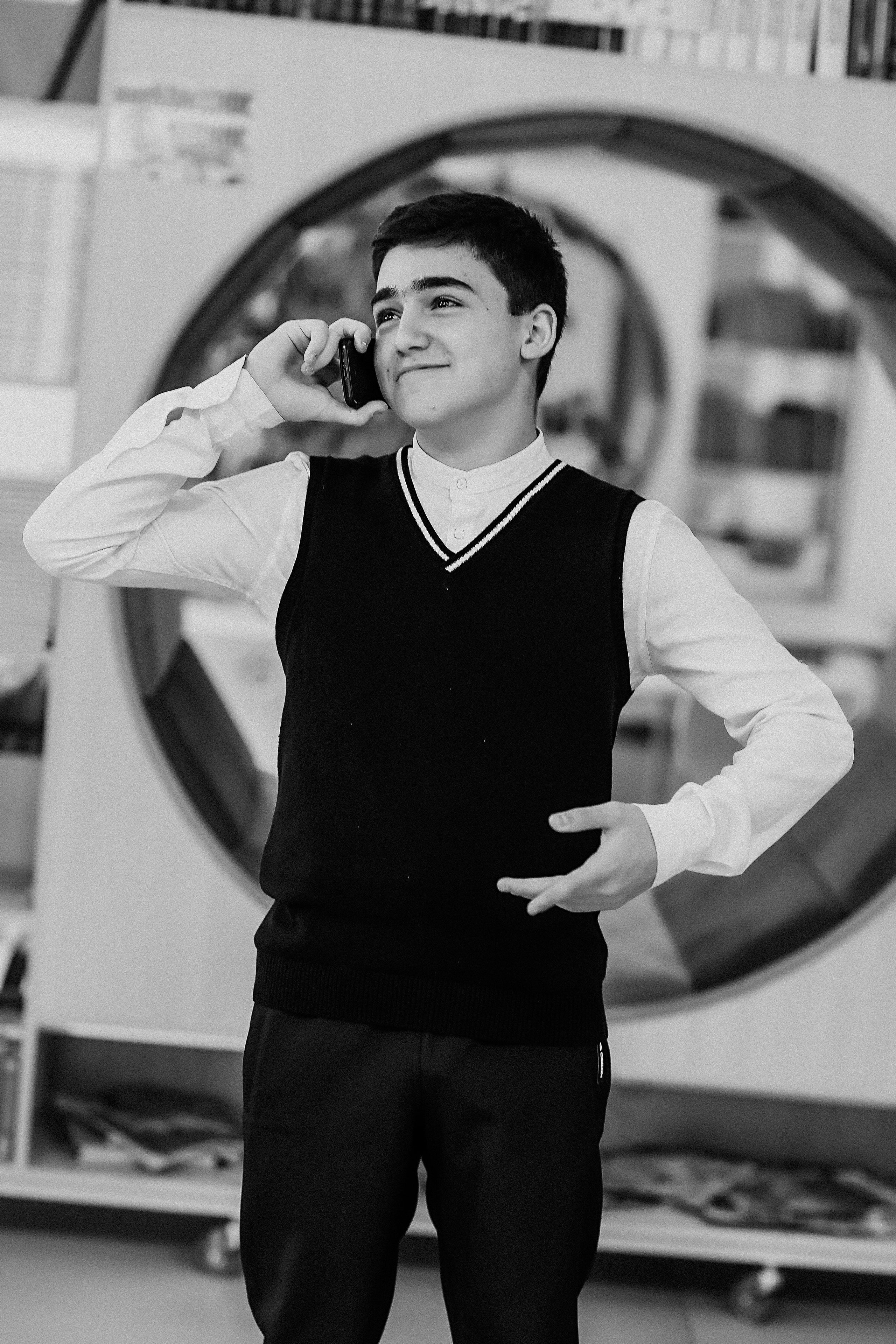 8 класс в библиотеке. Семейный фотограф Тюмень, фотограф на роды Салмина Мария