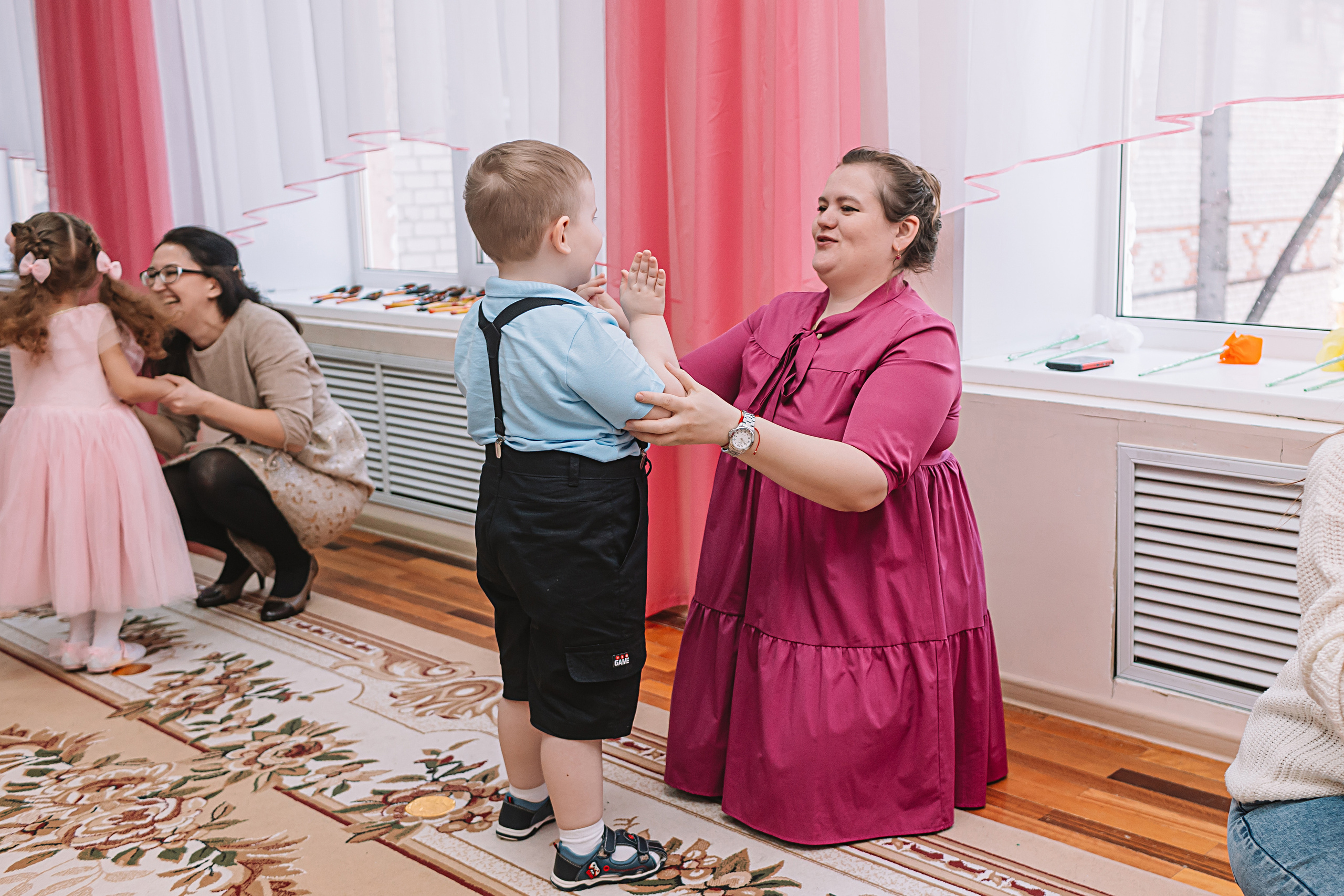 Утренник садик. Семейный фотограф Тюмень, фотограф на роды Салмина Мария