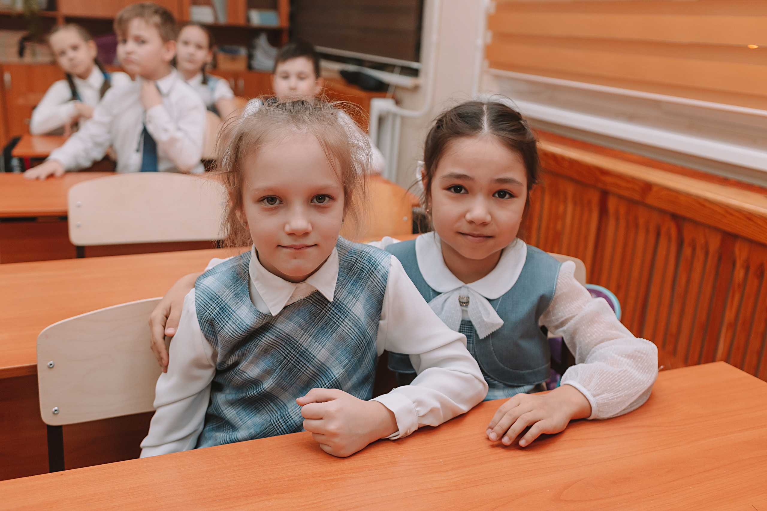 2 класс в школе. Семейный фотограф Тюмень, фотограф на роды Салмина Мария