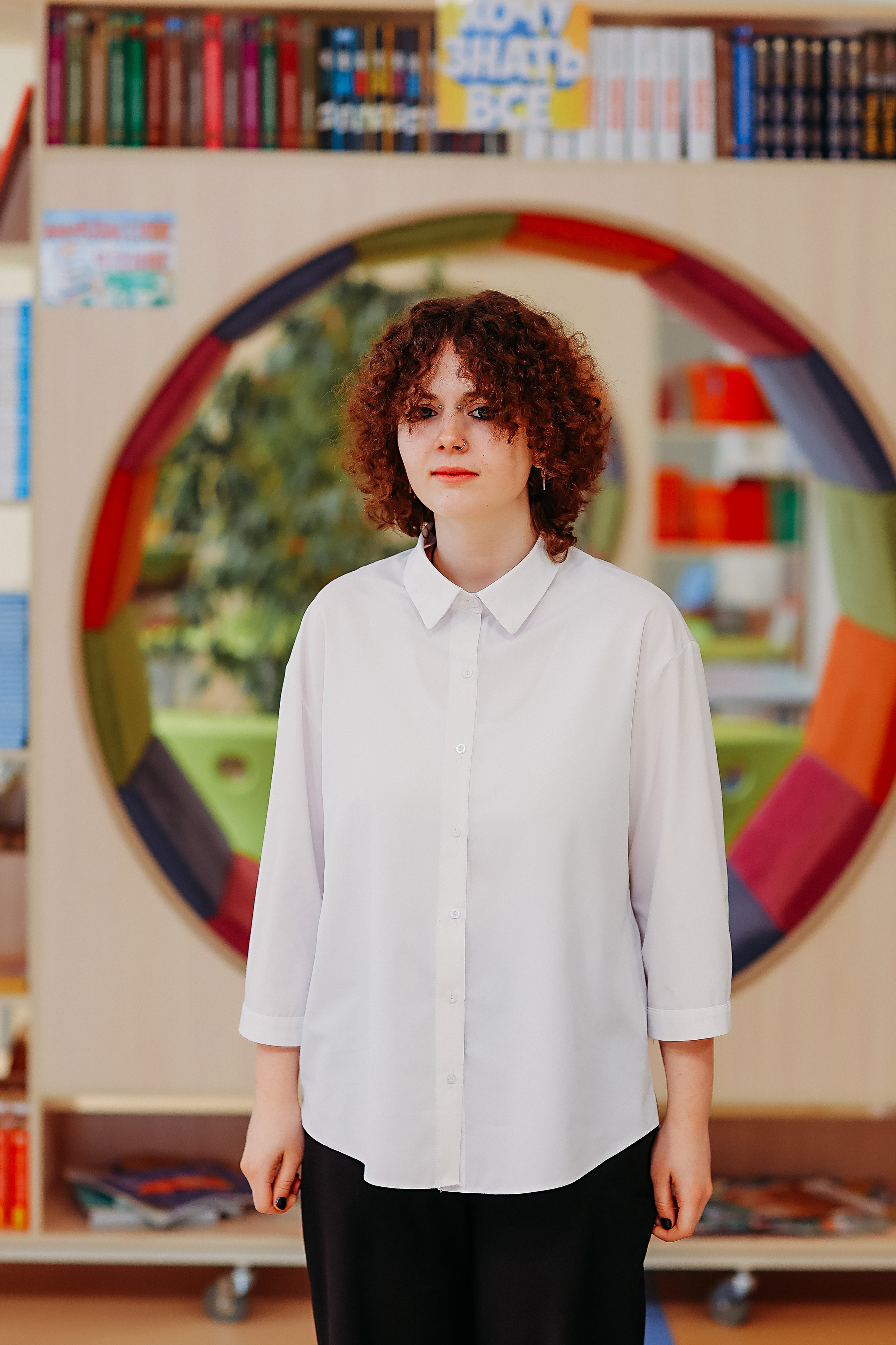 8 класс в библиотеке. Семейный фотограф Тюмень, фотограф на роды Салмина Мария