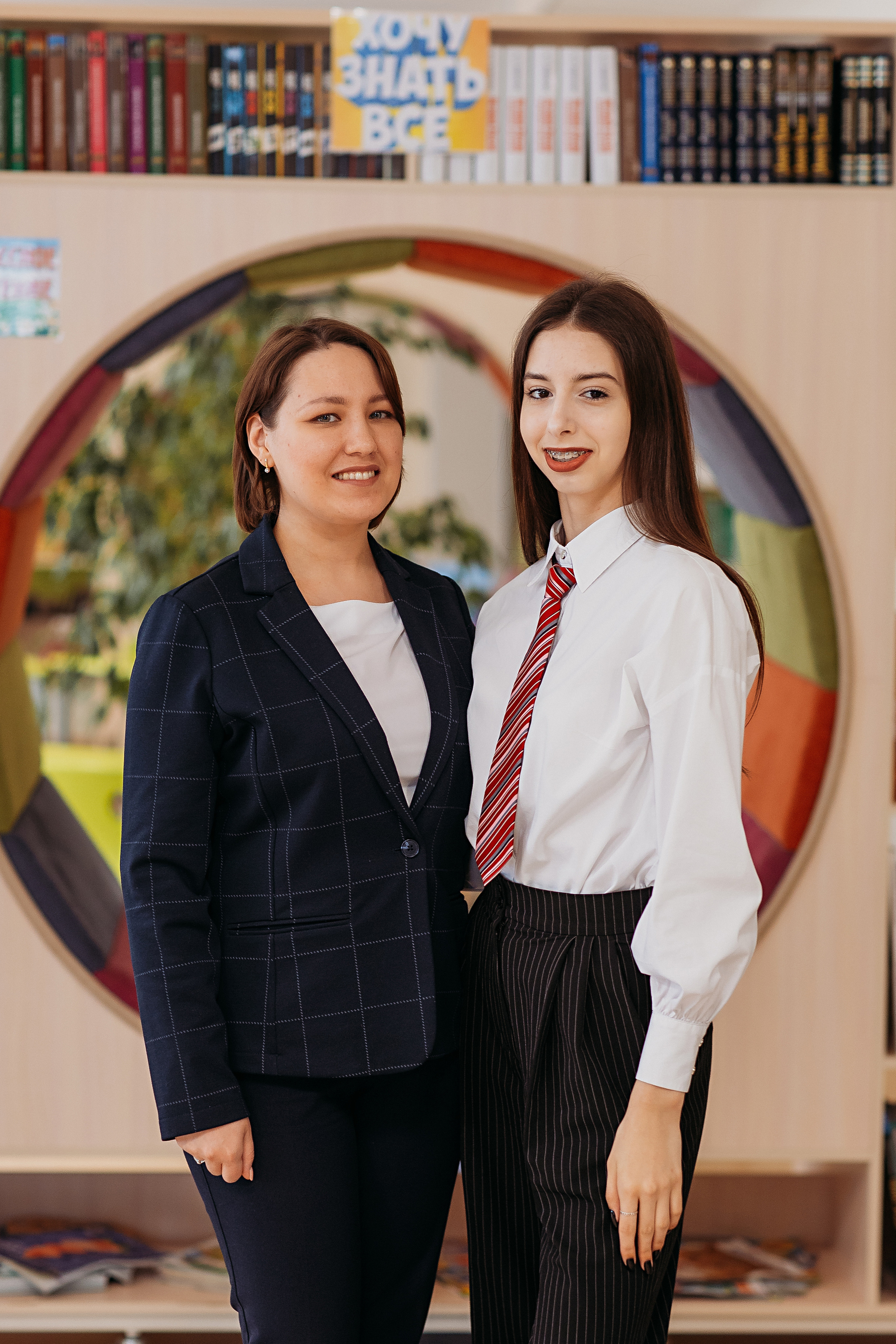 8 класс в библиотеке. Семейный фотограф Тюмень, фотограф на роды Салмина Мария